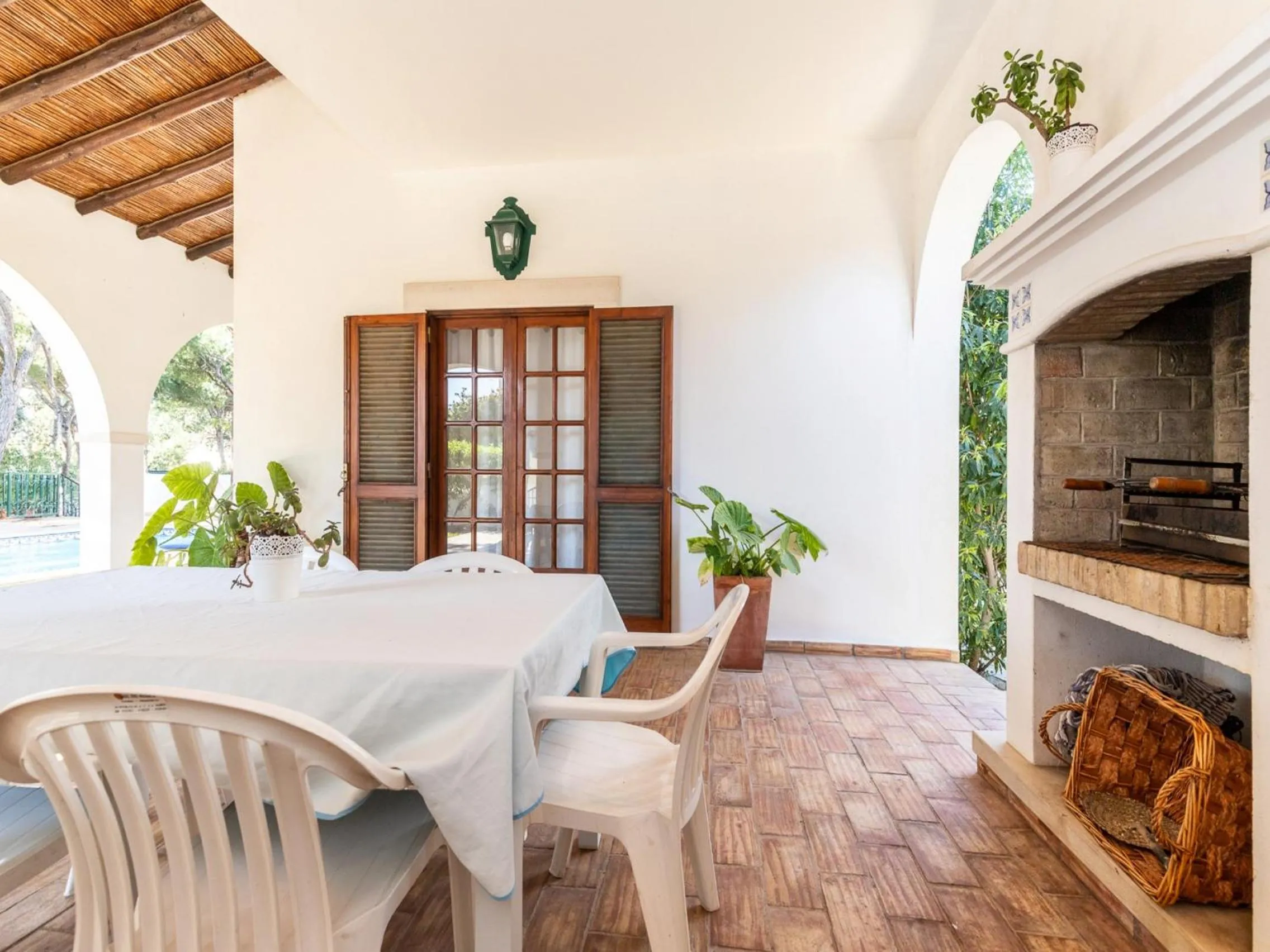 BBQ facilities in Akisol Faro Relax