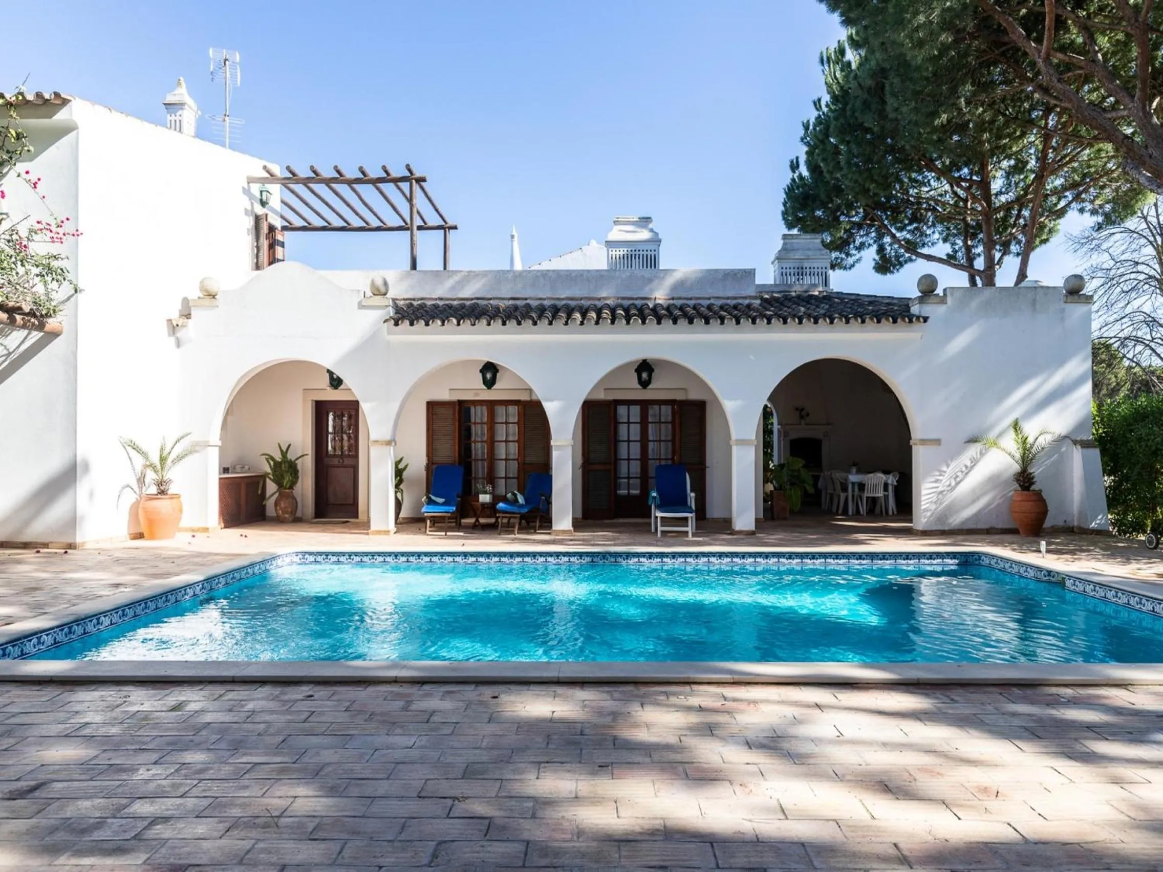 Swimming pool in Akisol Faro Relax