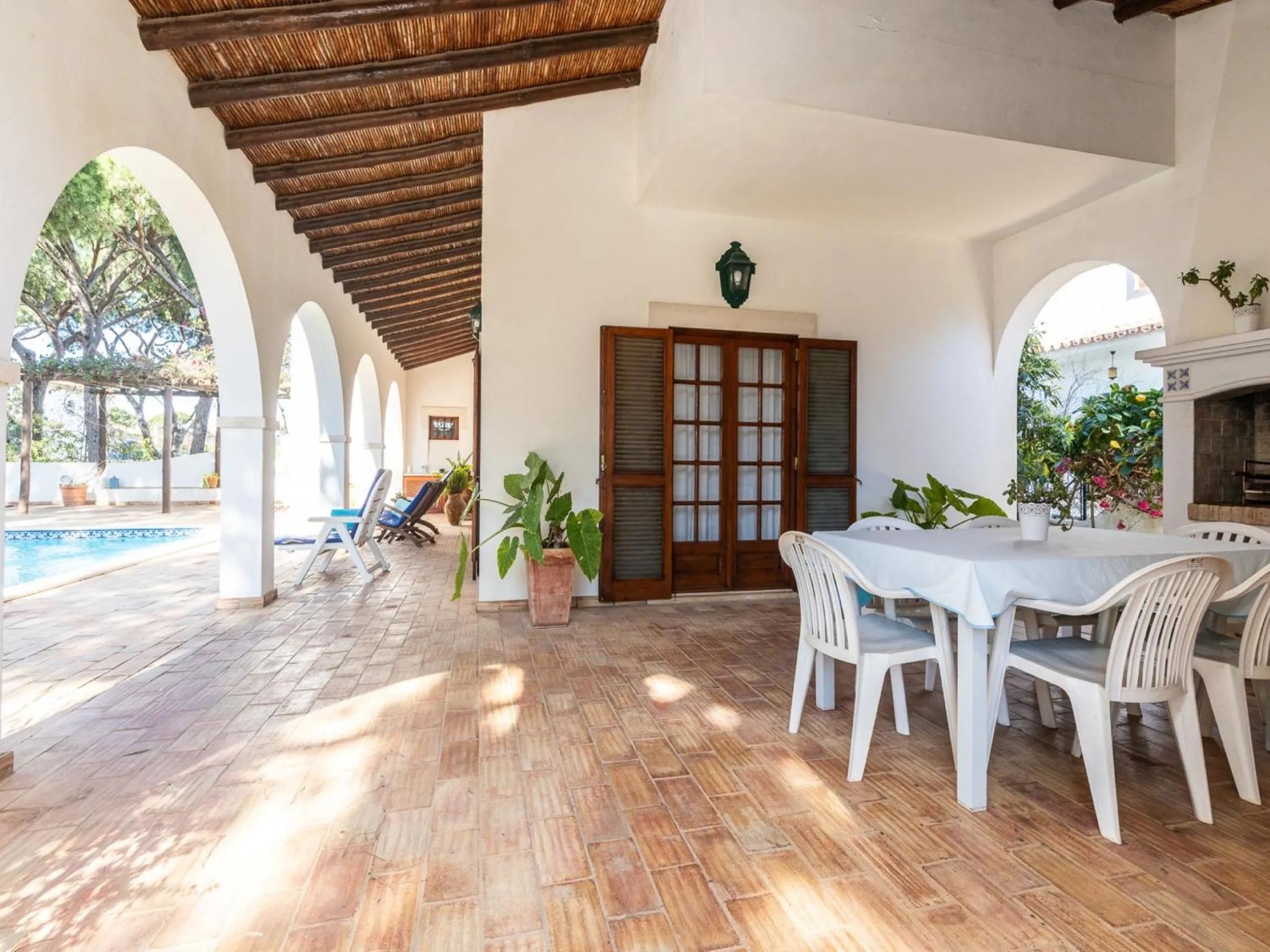BBQ facilities in Akisol Faro Relax