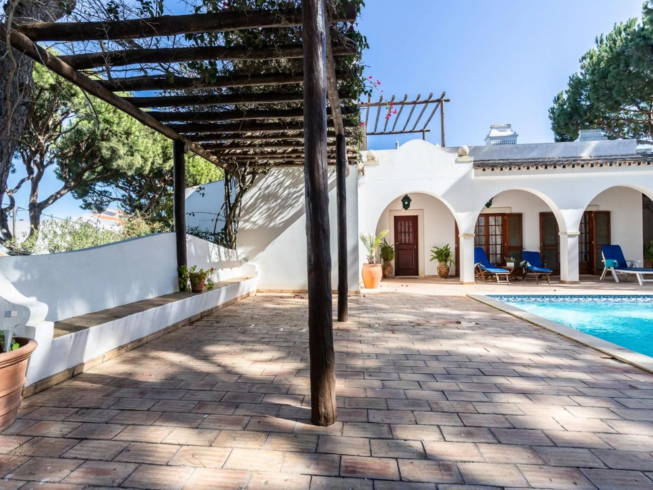 Swimming pool in Akisol Faro Relax