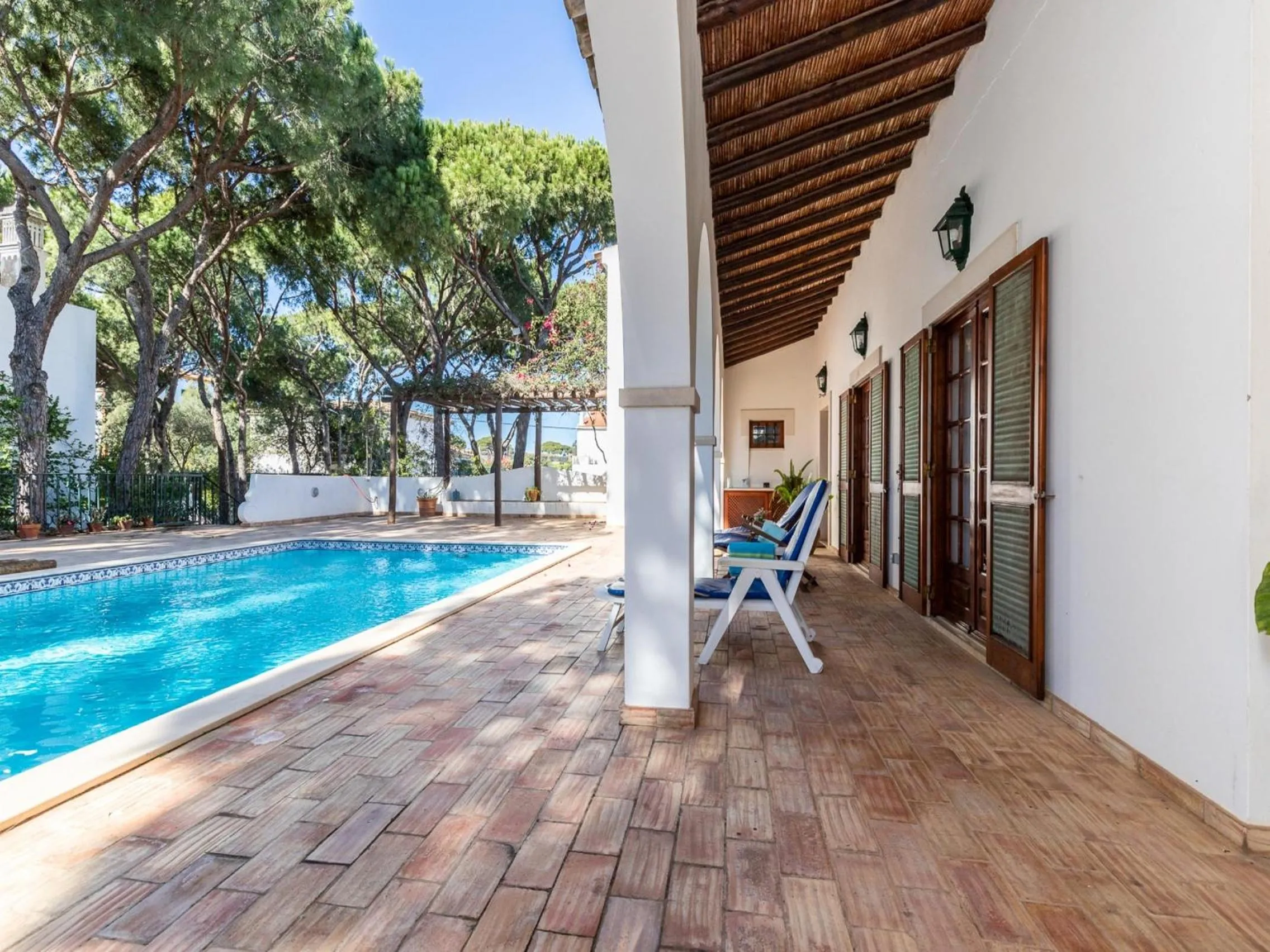 Swimming pool in Akisol Faro Relax