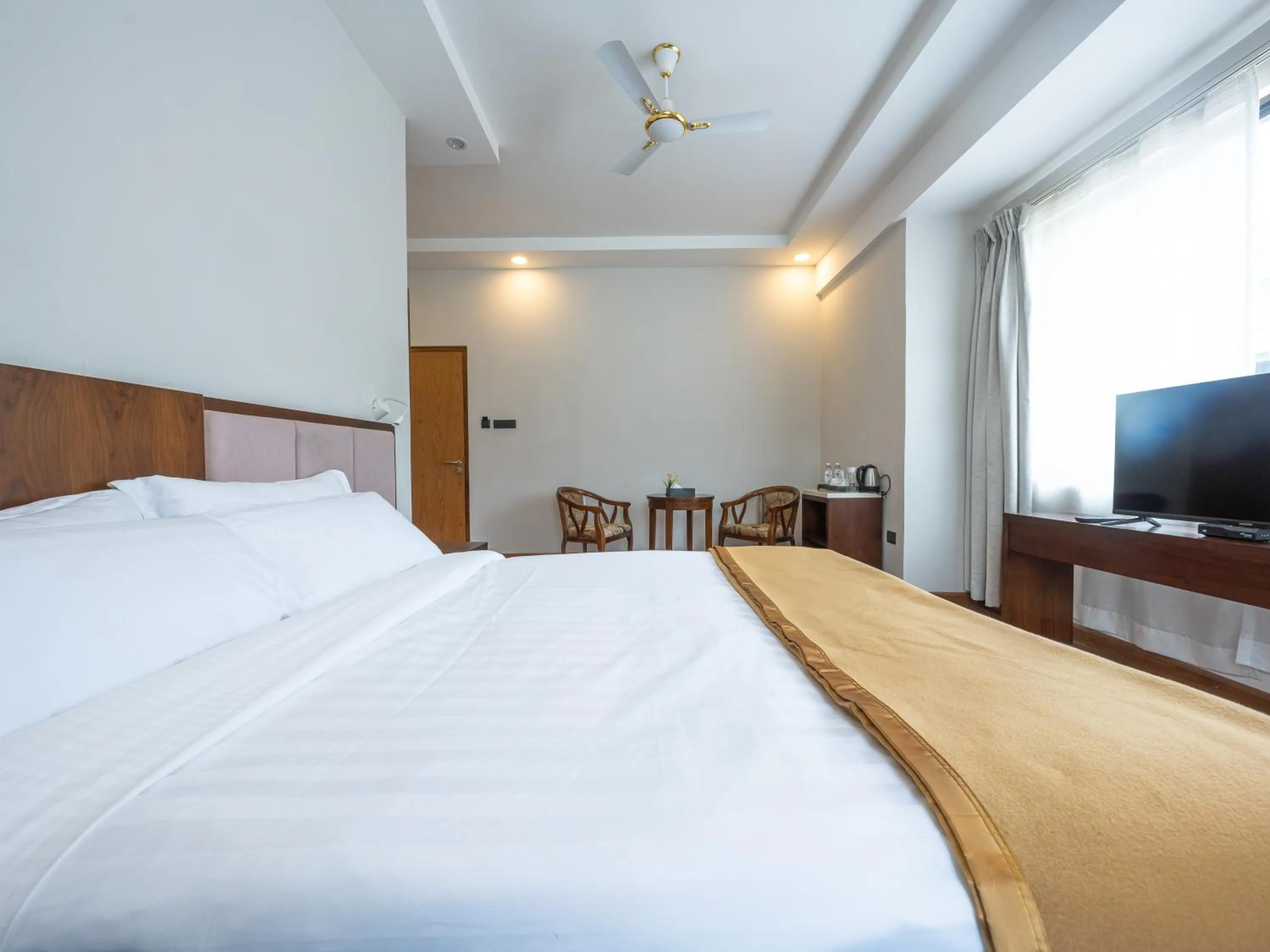 Property building, Bed in Hotel Samye - Best Hotel In Thimphu