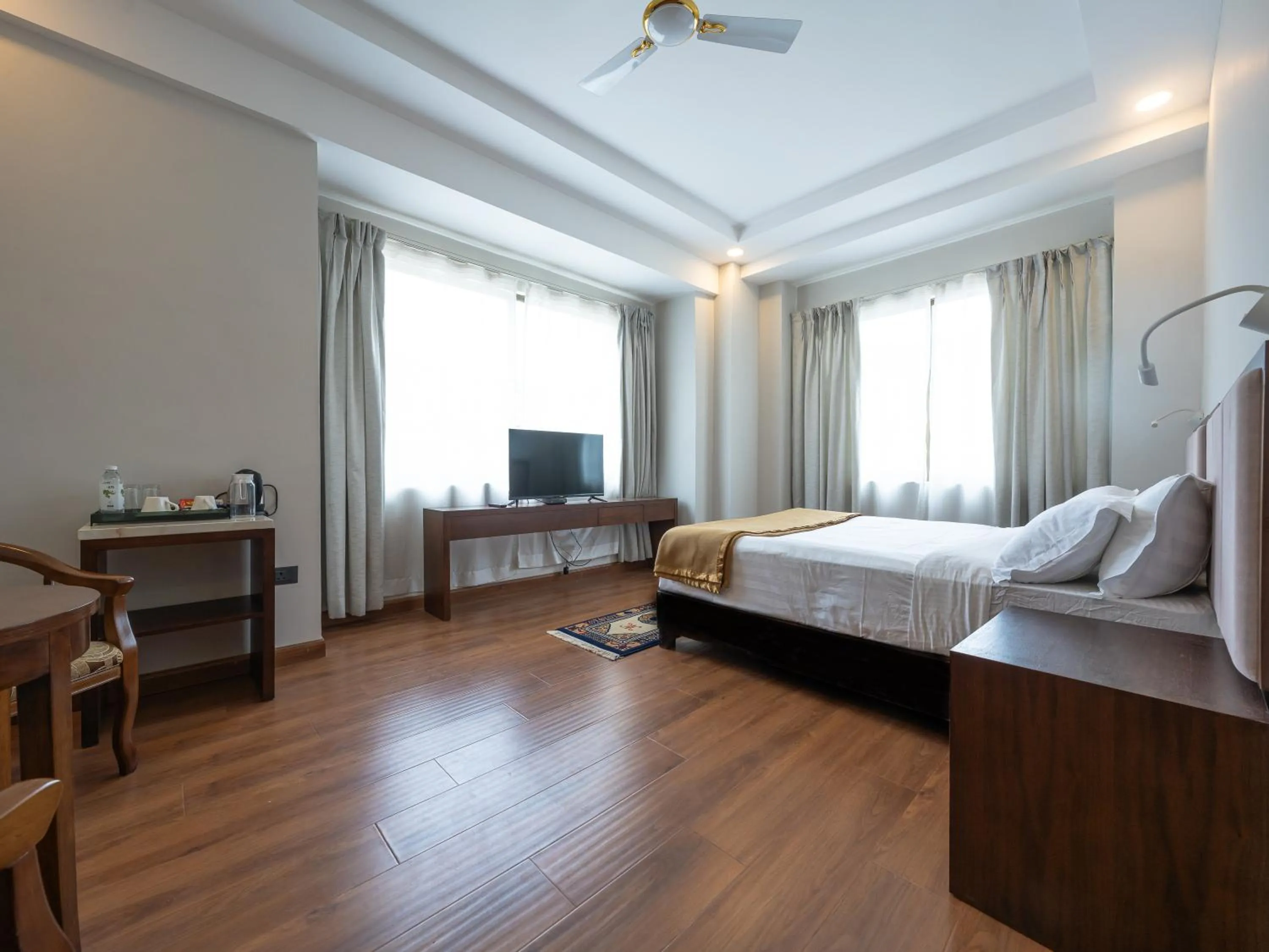 Property building, Bed in Hotel Samye - Best Hotel In Thimphu