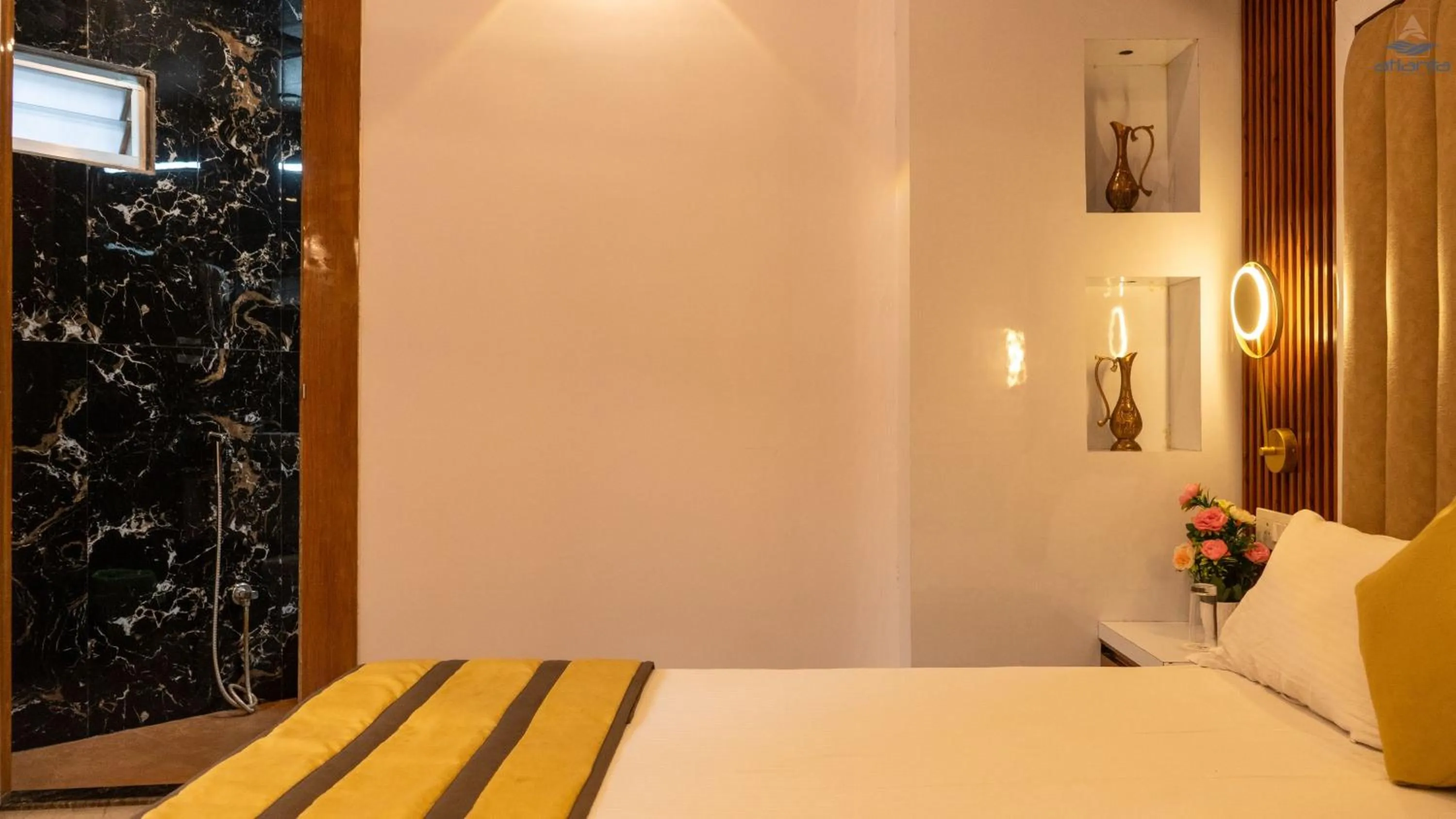 Photo of the whole room, Bed in Hotel Atlanta - A Seaview Hotel