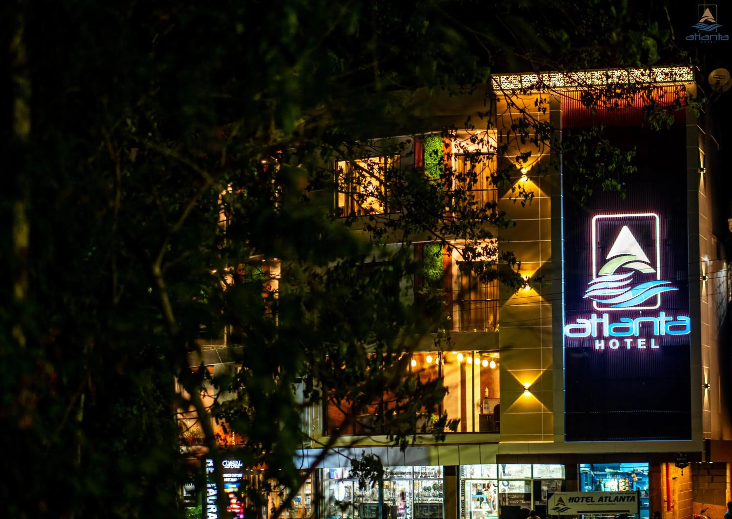 Night in Hotel Atlanta - A Seaview Hotel