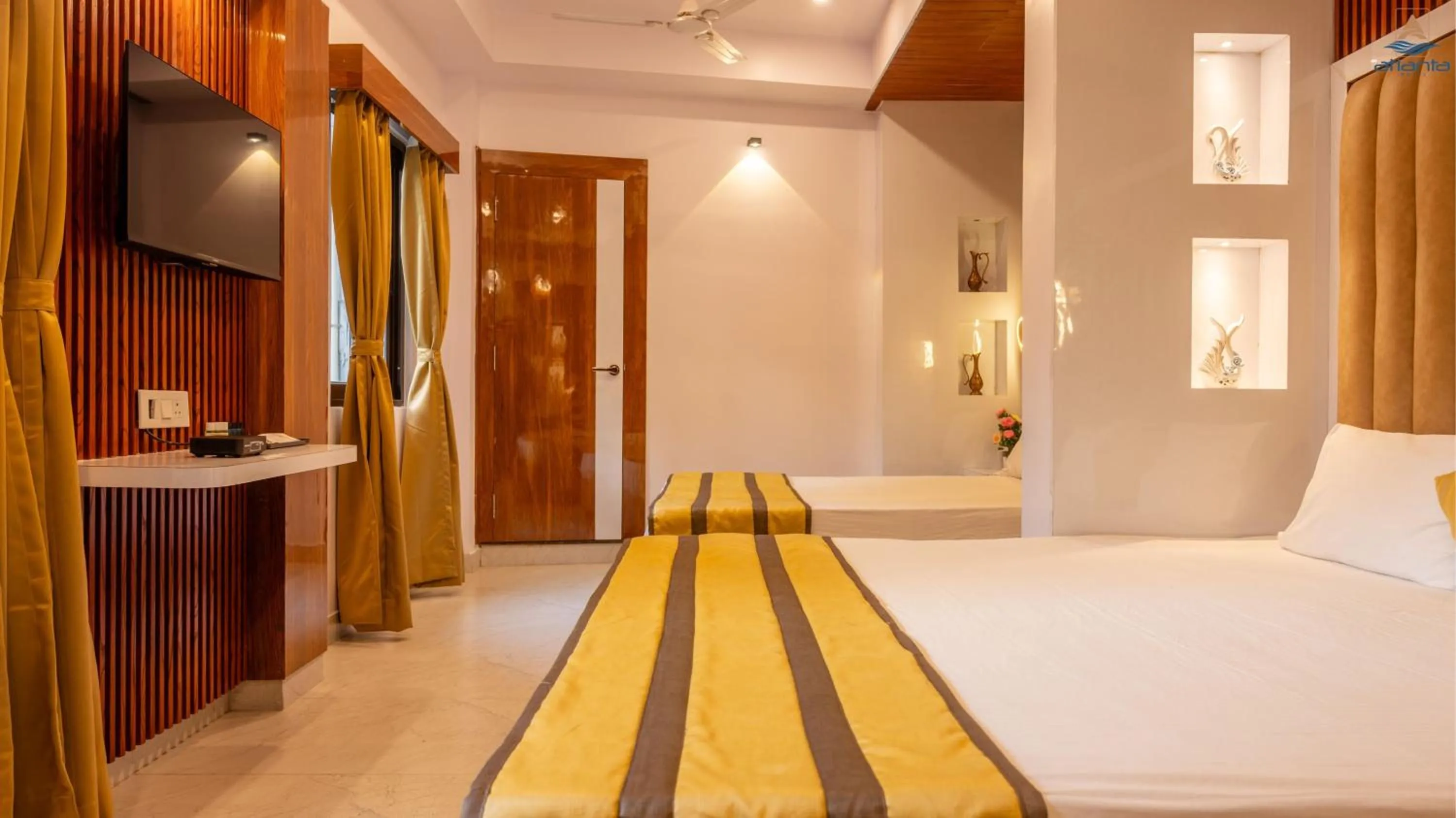 Photo of the whole room, Bed in Hotel Atlanta - A Seaview Hotel