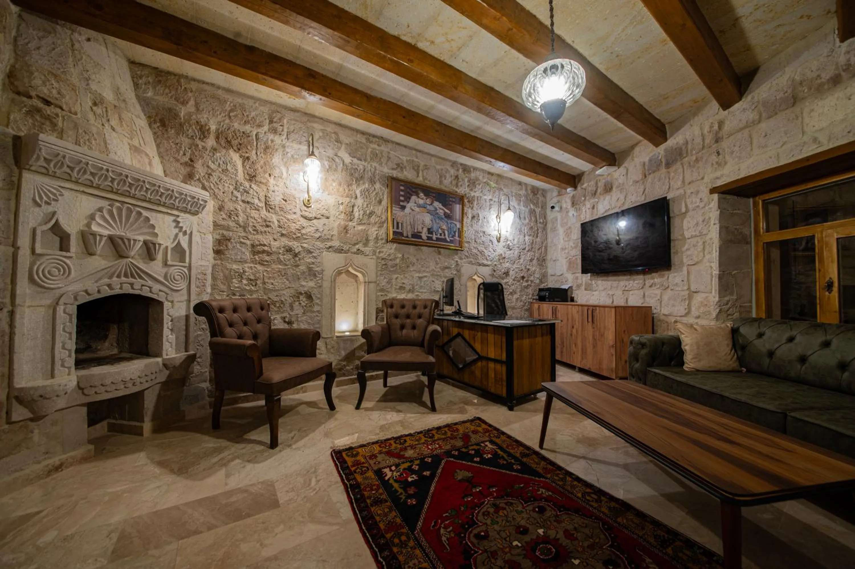 Communal lounge/ TV room in Ares Cave Suites