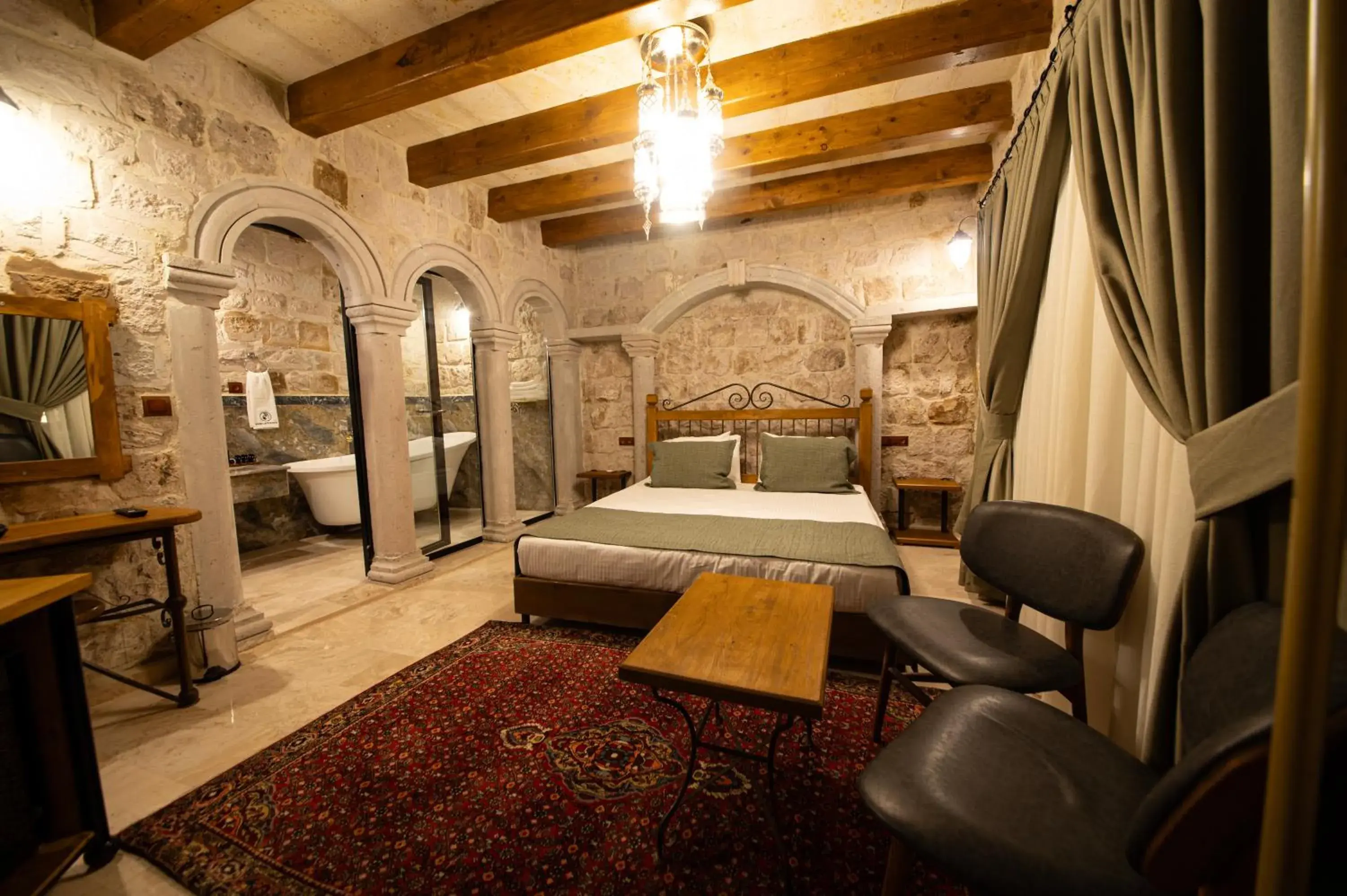 Deluxe Double Room with Bath - single occupancy in Ares Cave Suites Deluxe Double Room with Bath - single occupancy in Ares Cave Suites