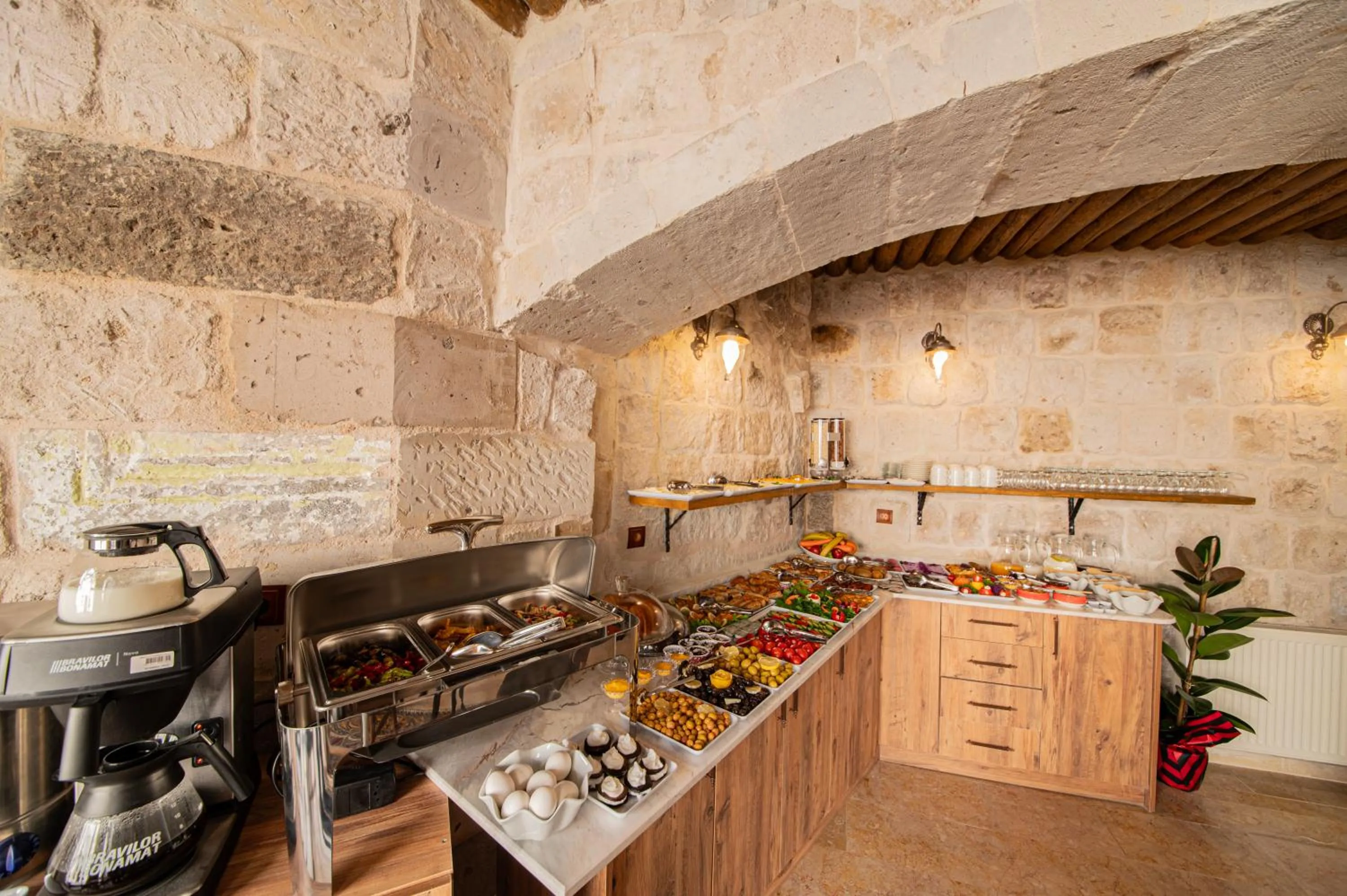 Restaurant/places to eat in Ares Cave Suites