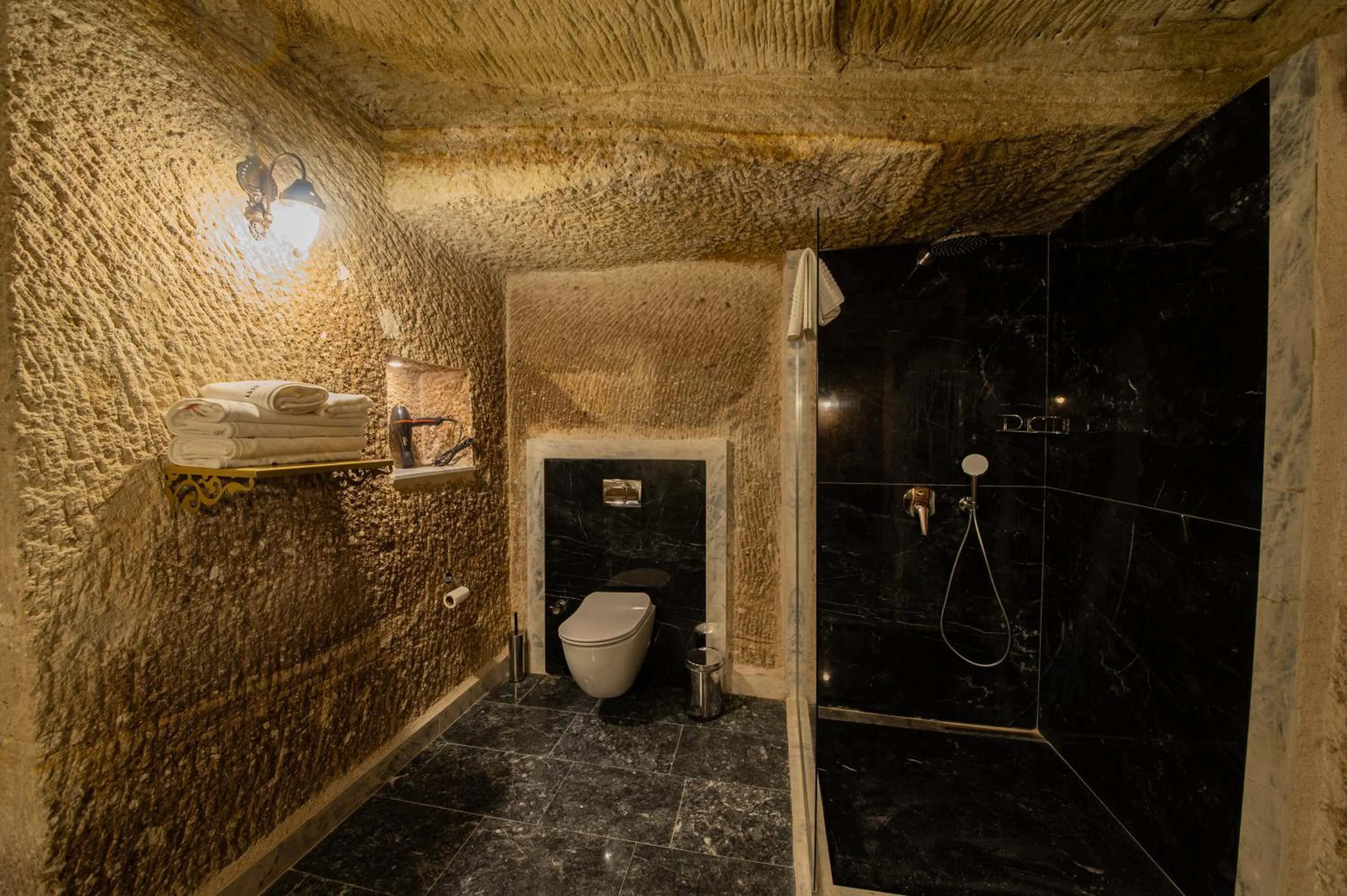 Toilet in Ares Cave Suites