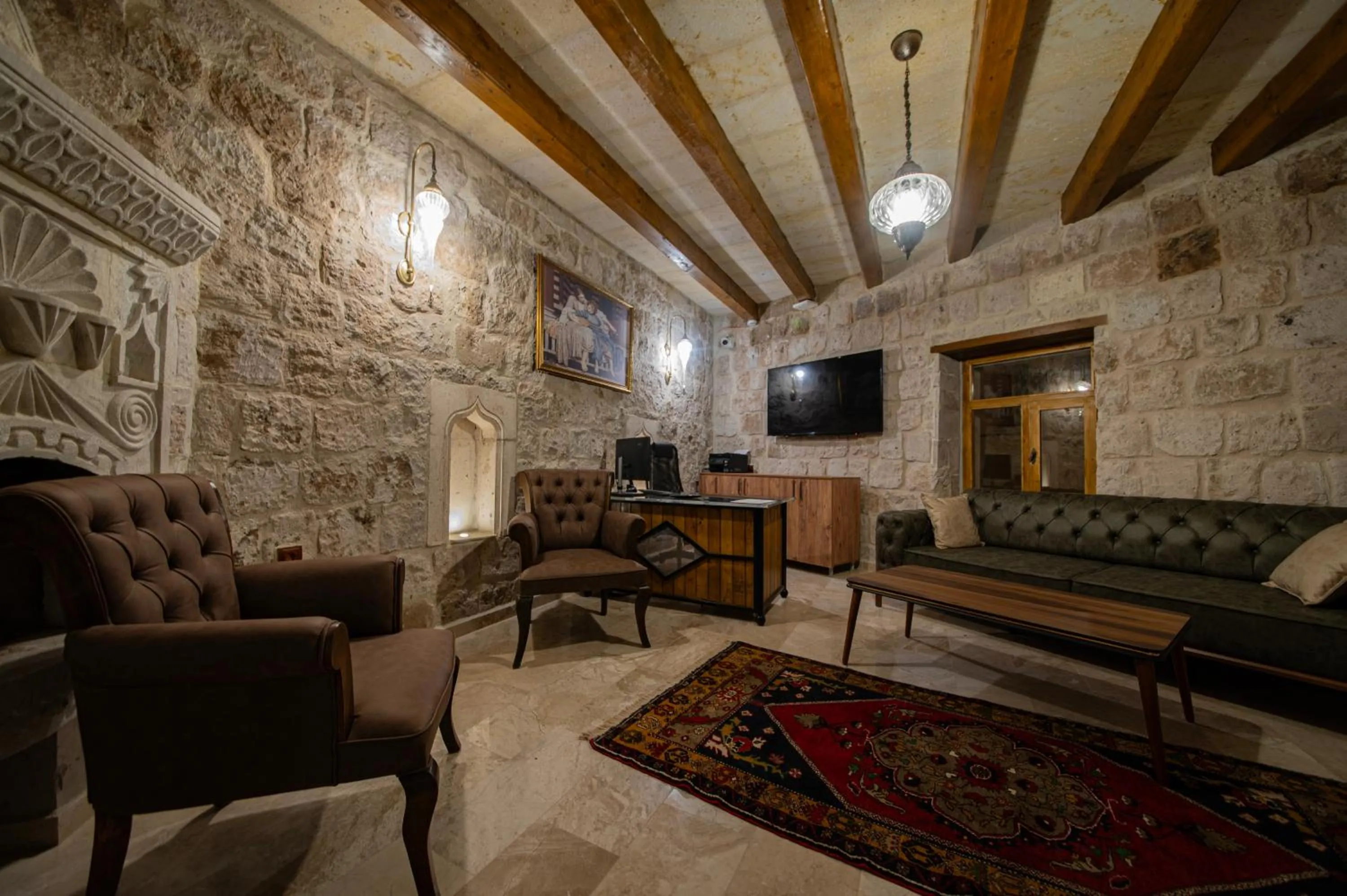Communal lounge/ TV room in Ares Cave Suites