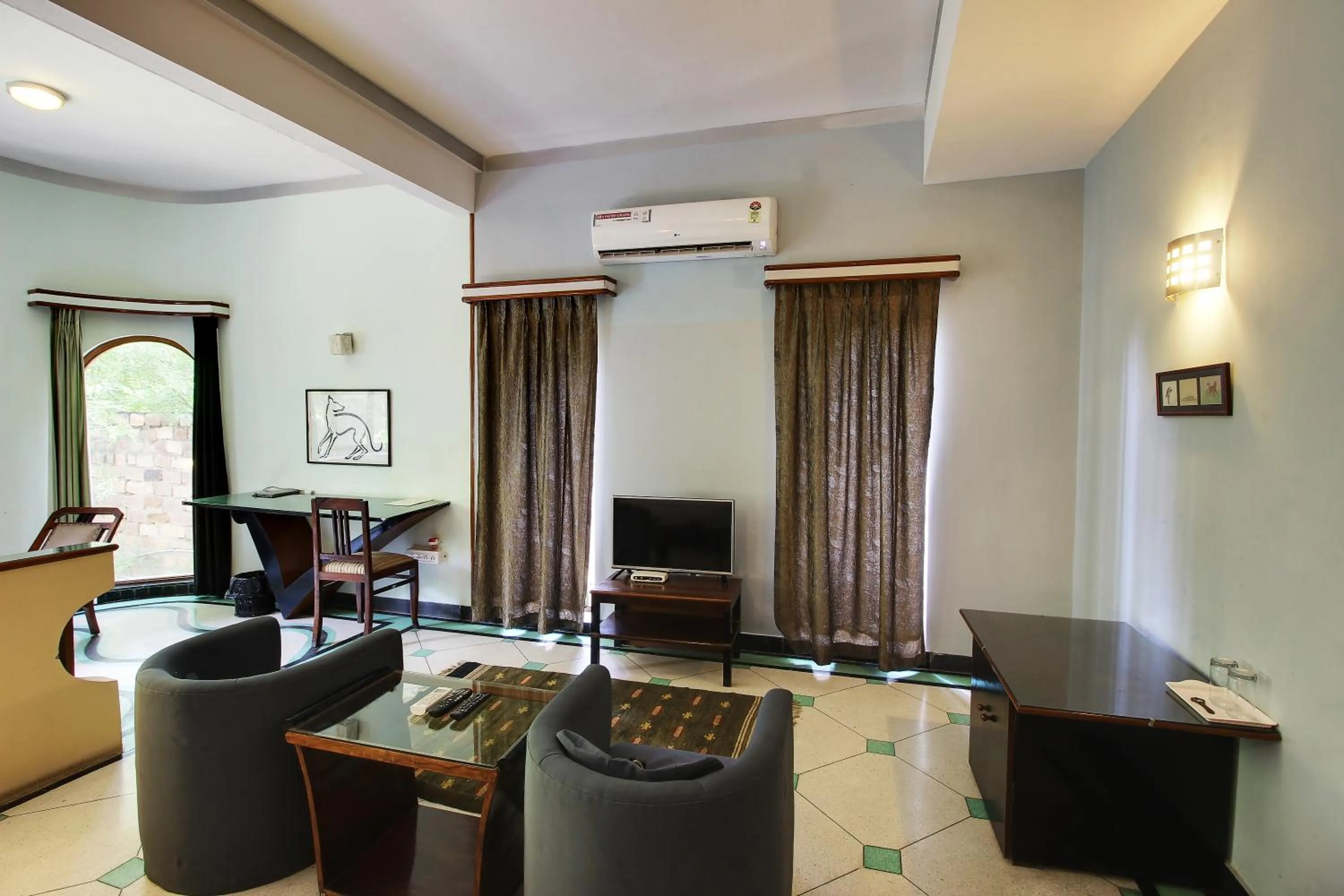 Seating area in Hotel Inn Season - Art Deco Heritage Hotel in Jodhpur