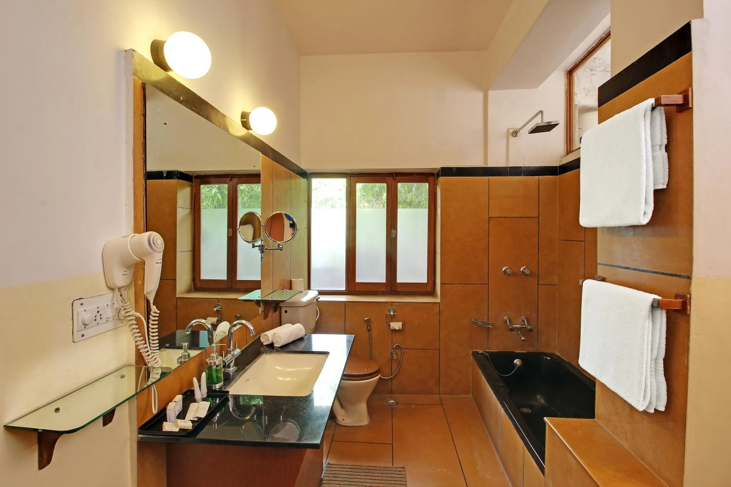 Bath in Hotel Inn Season - Art Deco Heritage Hotel in Jodhpur