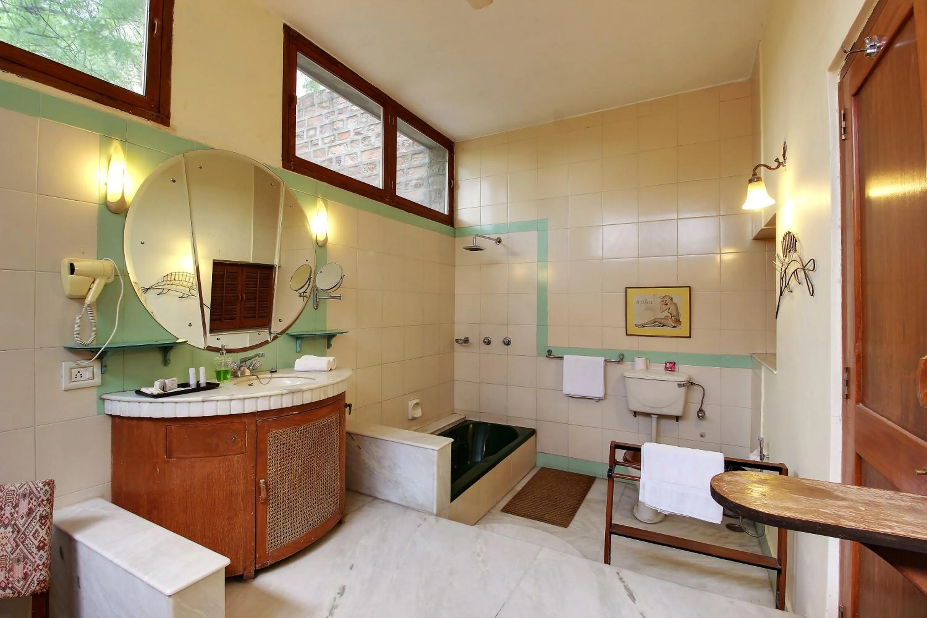 Bathroom in Hotel Inn Season - Art Deco Heritage Hotel in Jodhpur