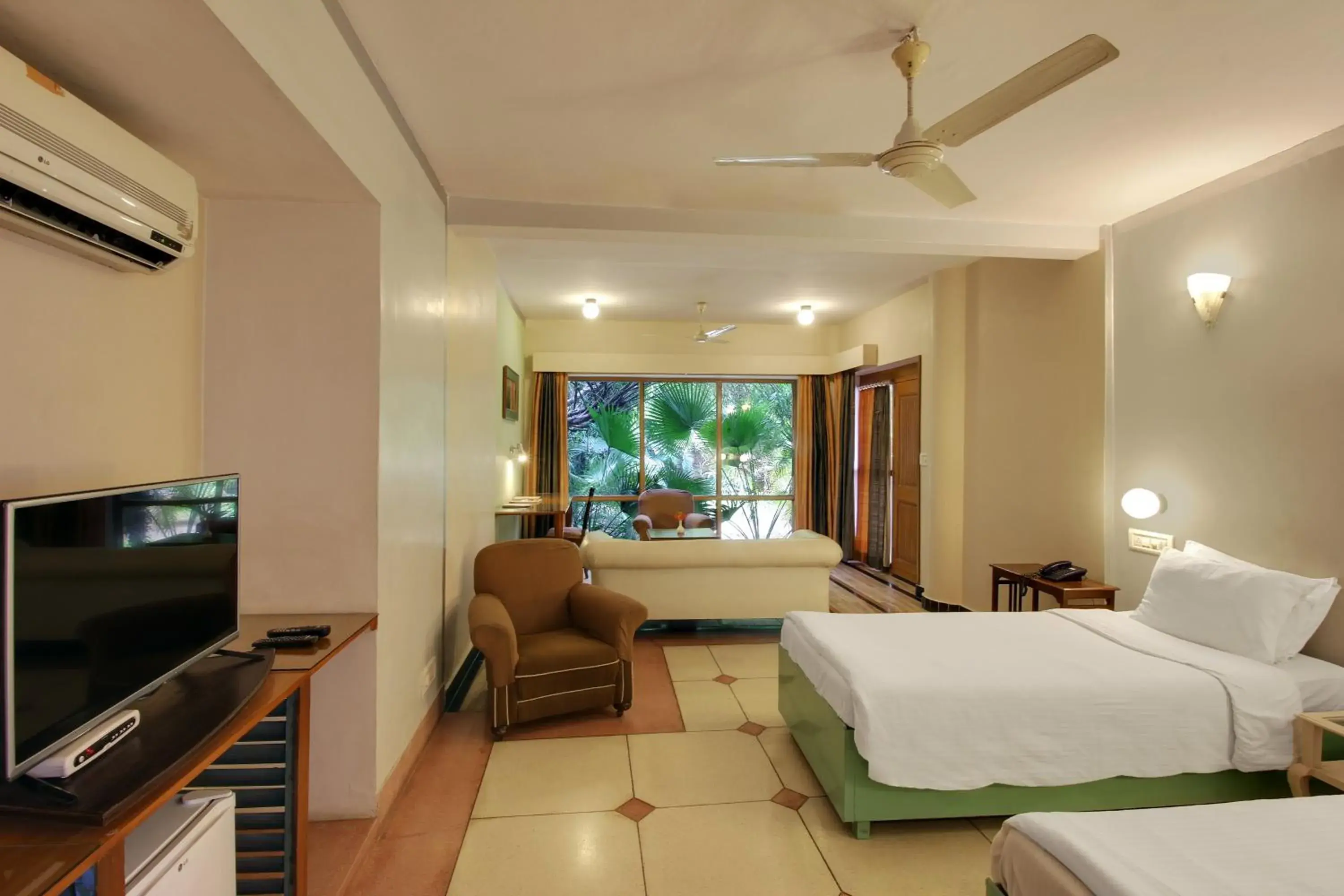 Deluxe Twin Room in Hotel Inn Season - Art Deco Heritage Hotel in Jodhpur Deluxe Twin Room in Hotel Inn Season - Art Deco Heritage Hotel in Jodhpur