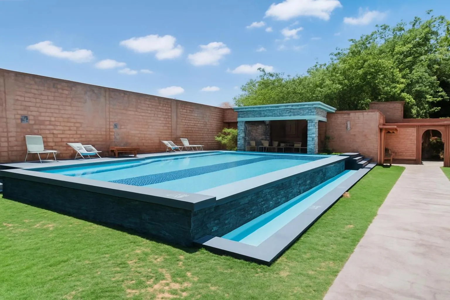 Swimming pool in Hotel Inn Season - Art Deco Heritage Hotel in Jodhpur