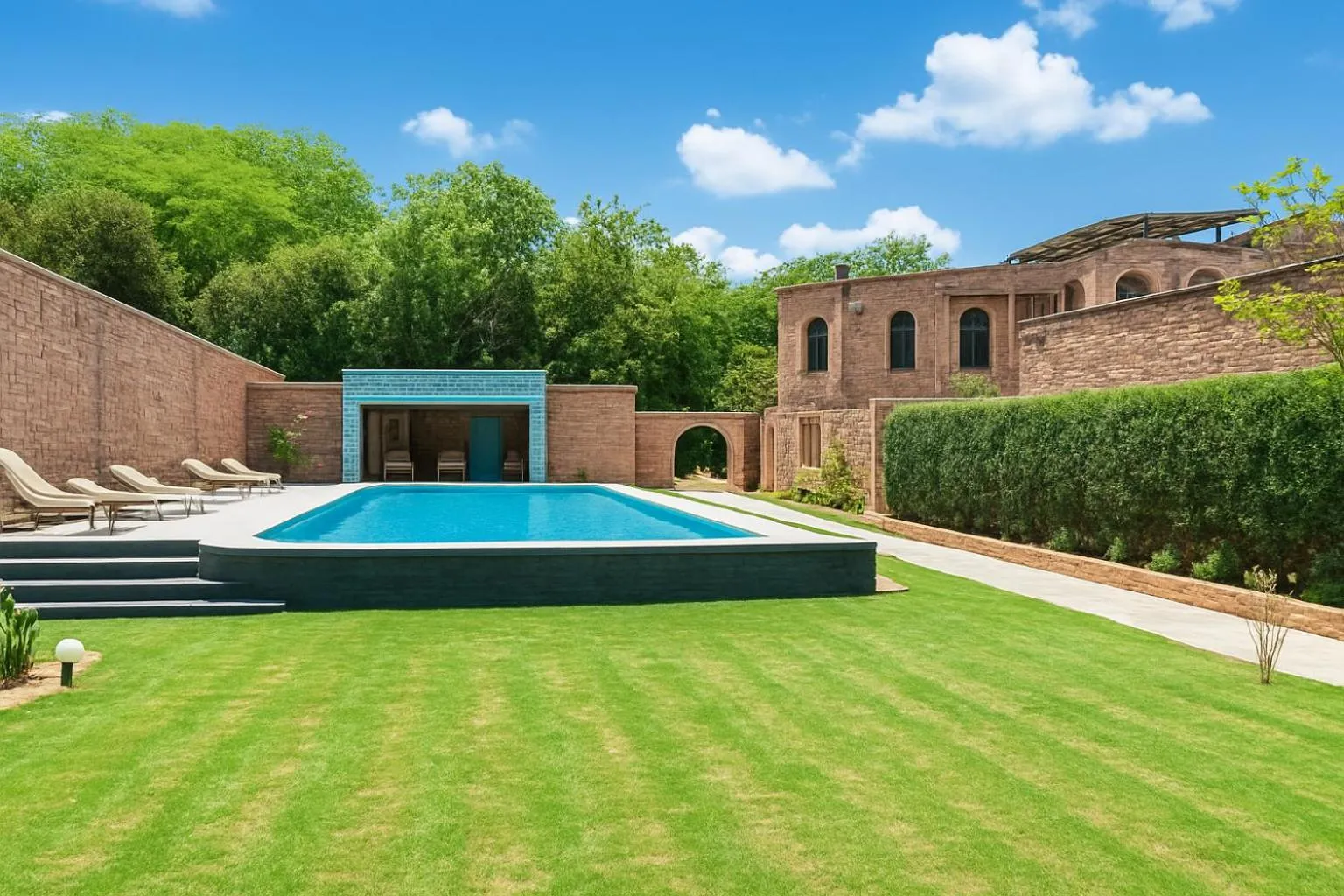 Swimming pool in Hotel Inn Season - Art Deco Heritage Hotel in Jodhpur