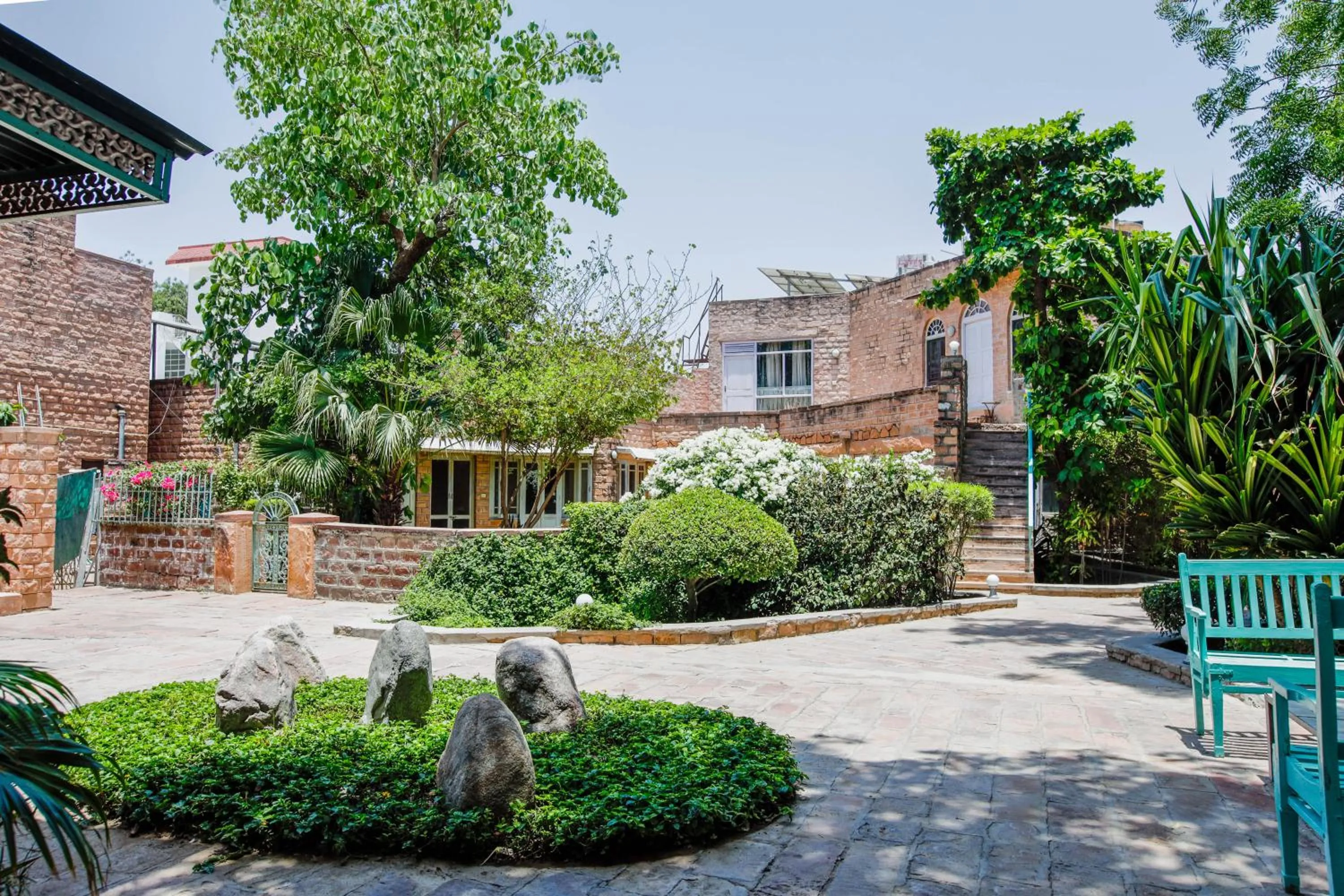 Garden in Hotel Inn Season - Art Deco Heritage Hotel in Jodhpur