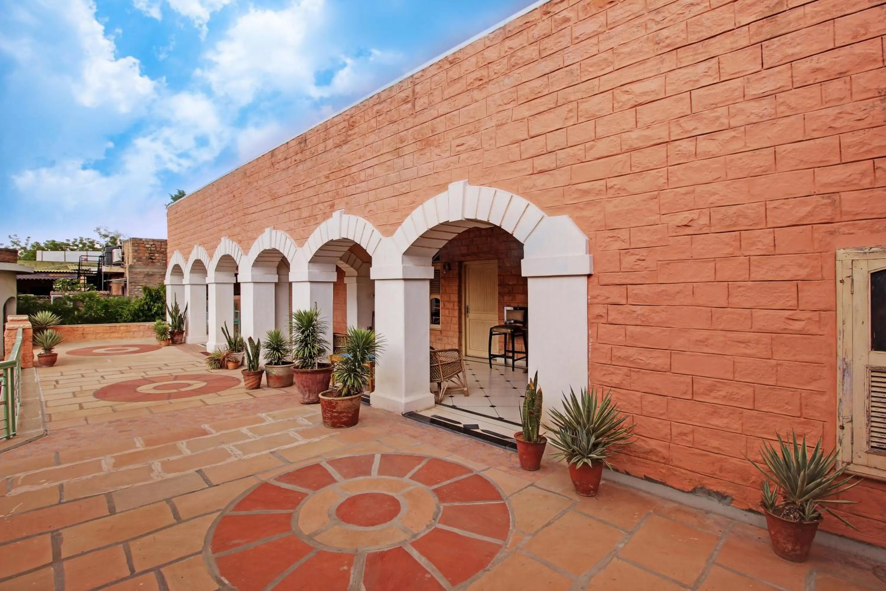 Facade/entrance in Hotel Inn Season - Art Deco Heritage Hotel in Jodhpur