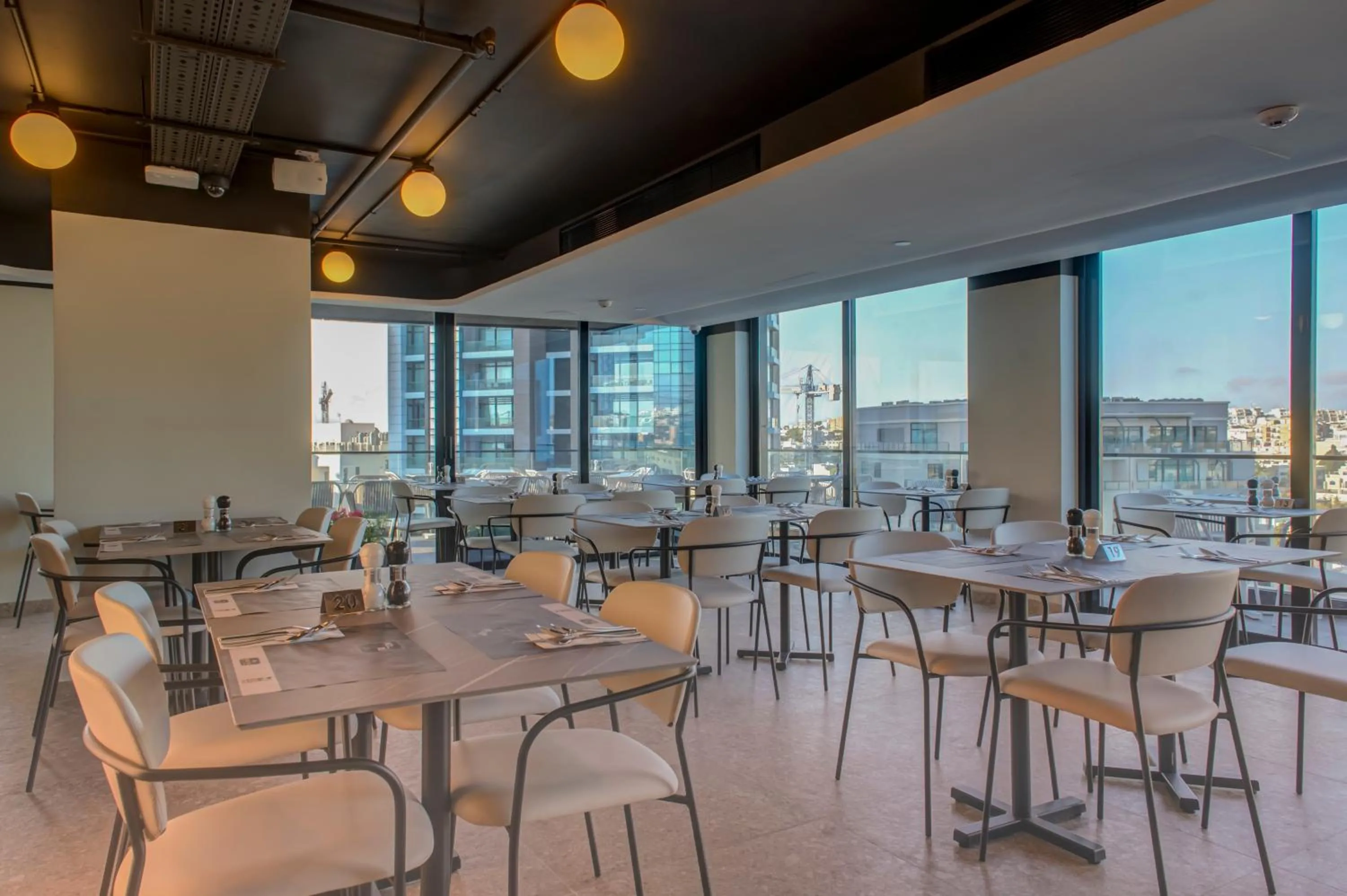 Restaurant/places to eat in Noru Hotel Malta - Adults Only Hotel