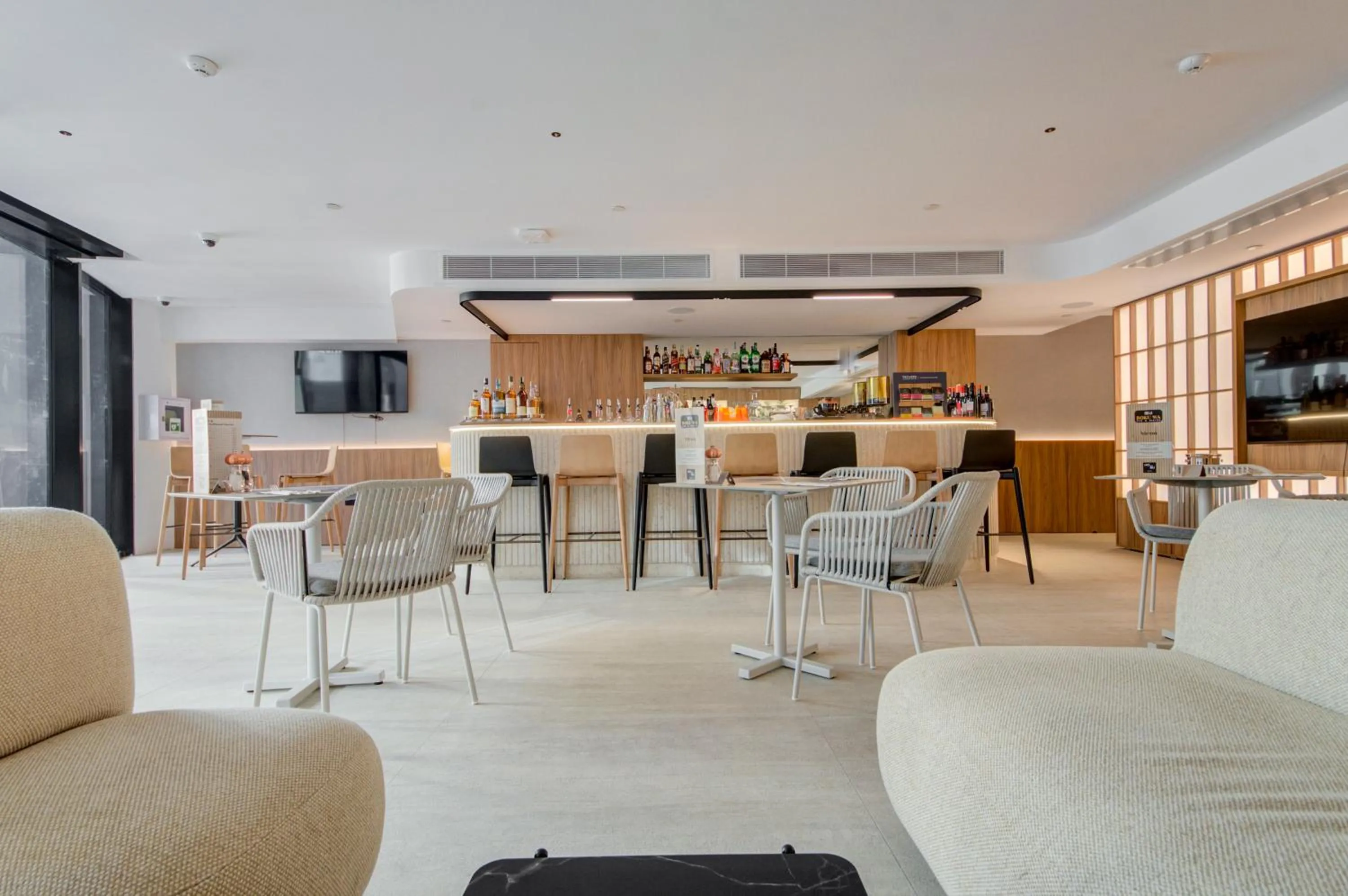 Lounge or bar in Noru Hotel Malta - Adults Only Hotel