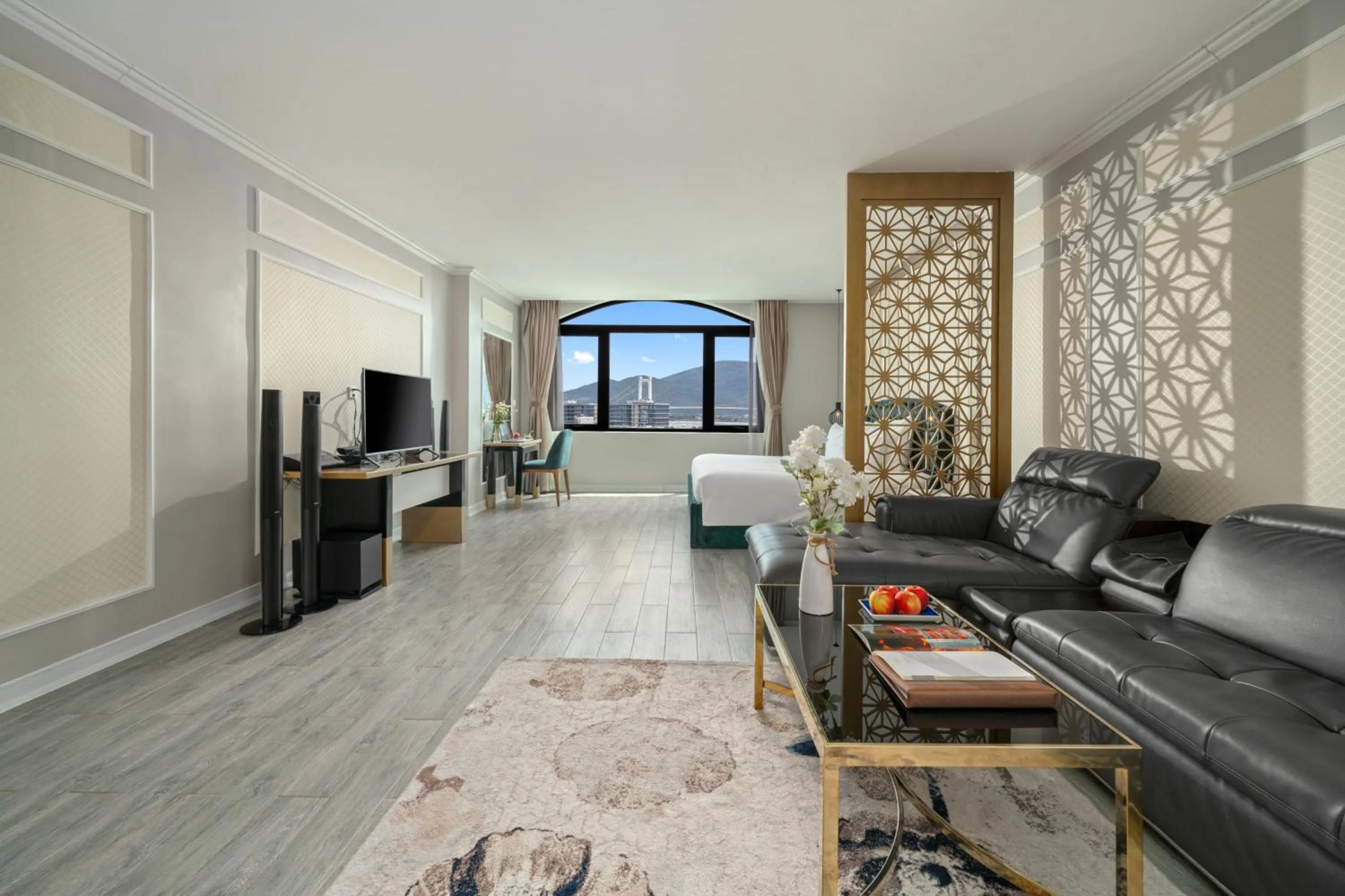 TV and multimedia in Lupin Boutique Hotel Danang