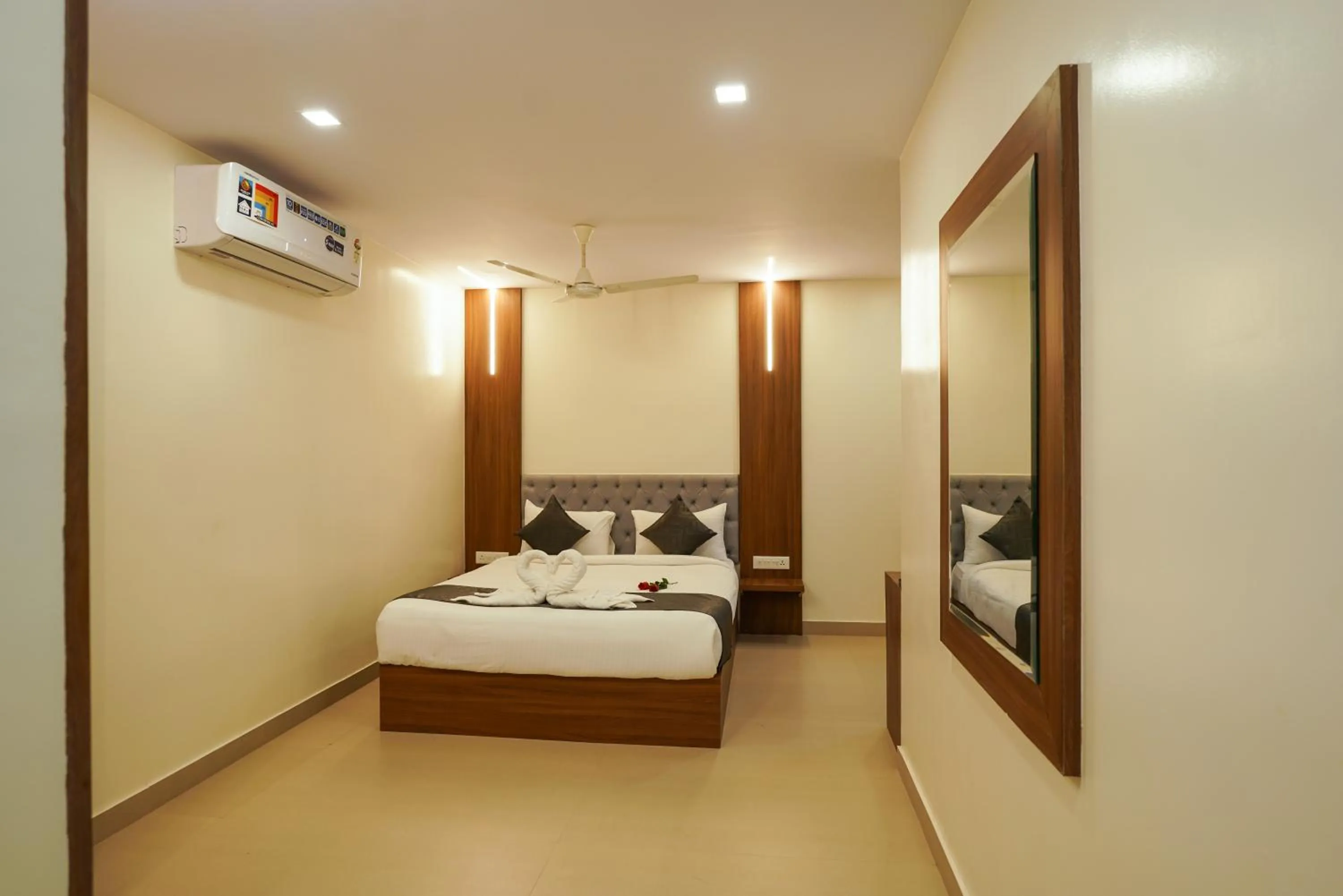 Bedroom, Bed in Royal Plaza City