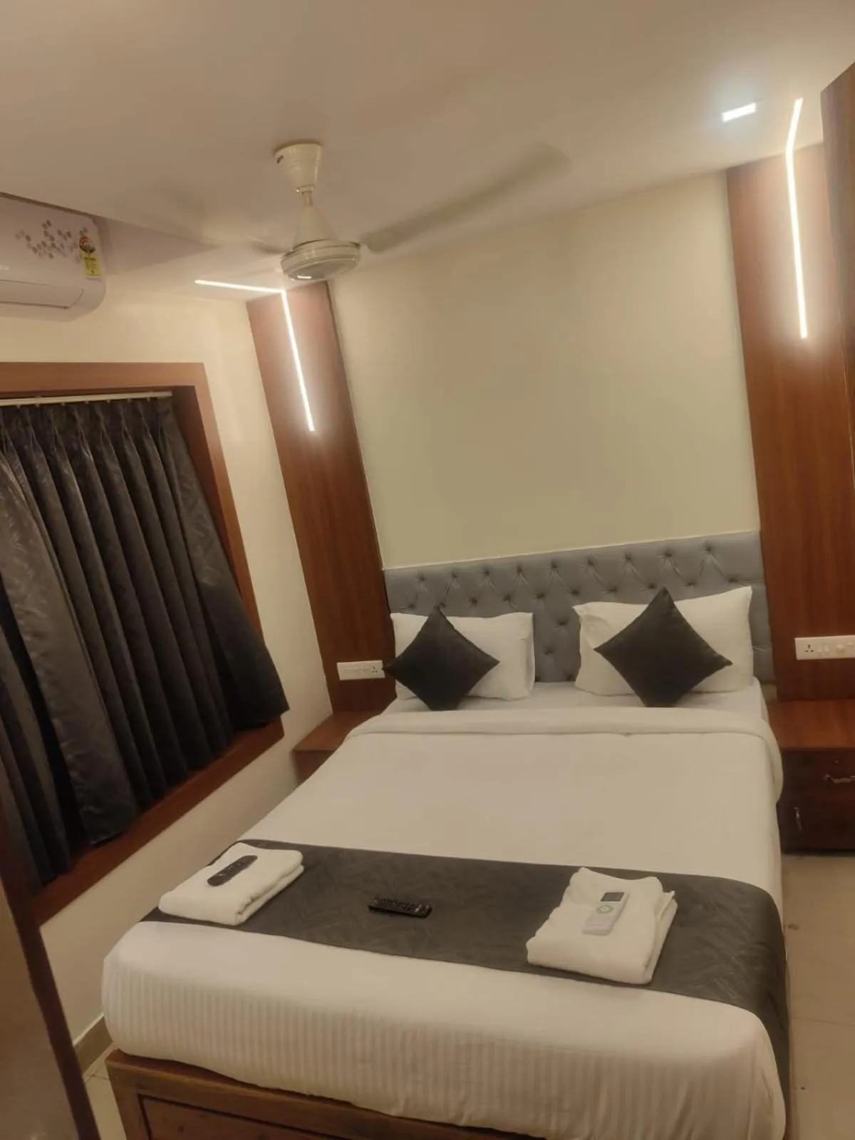 Living room, Bed in Royal Plaza City