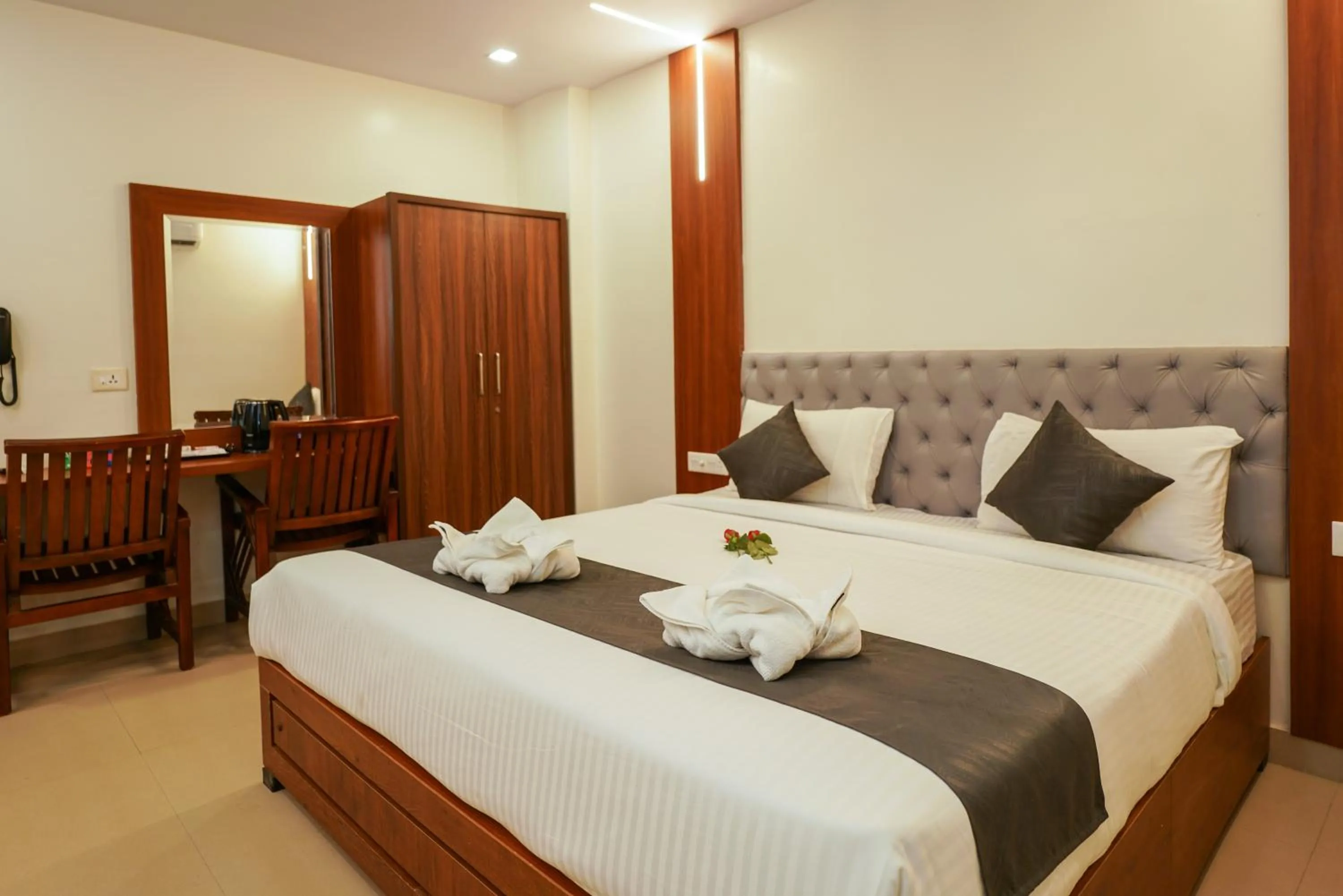 Restaurant/places to eat, Bed in Royal Plaza City