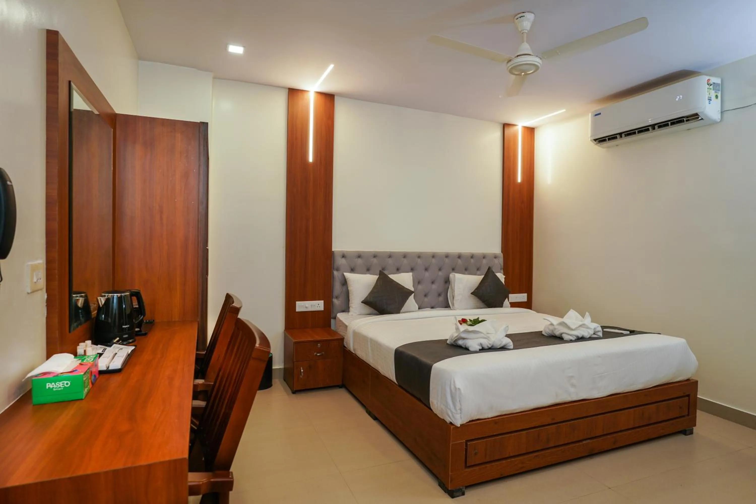 Bedroom, Bed in Royal Plaza City