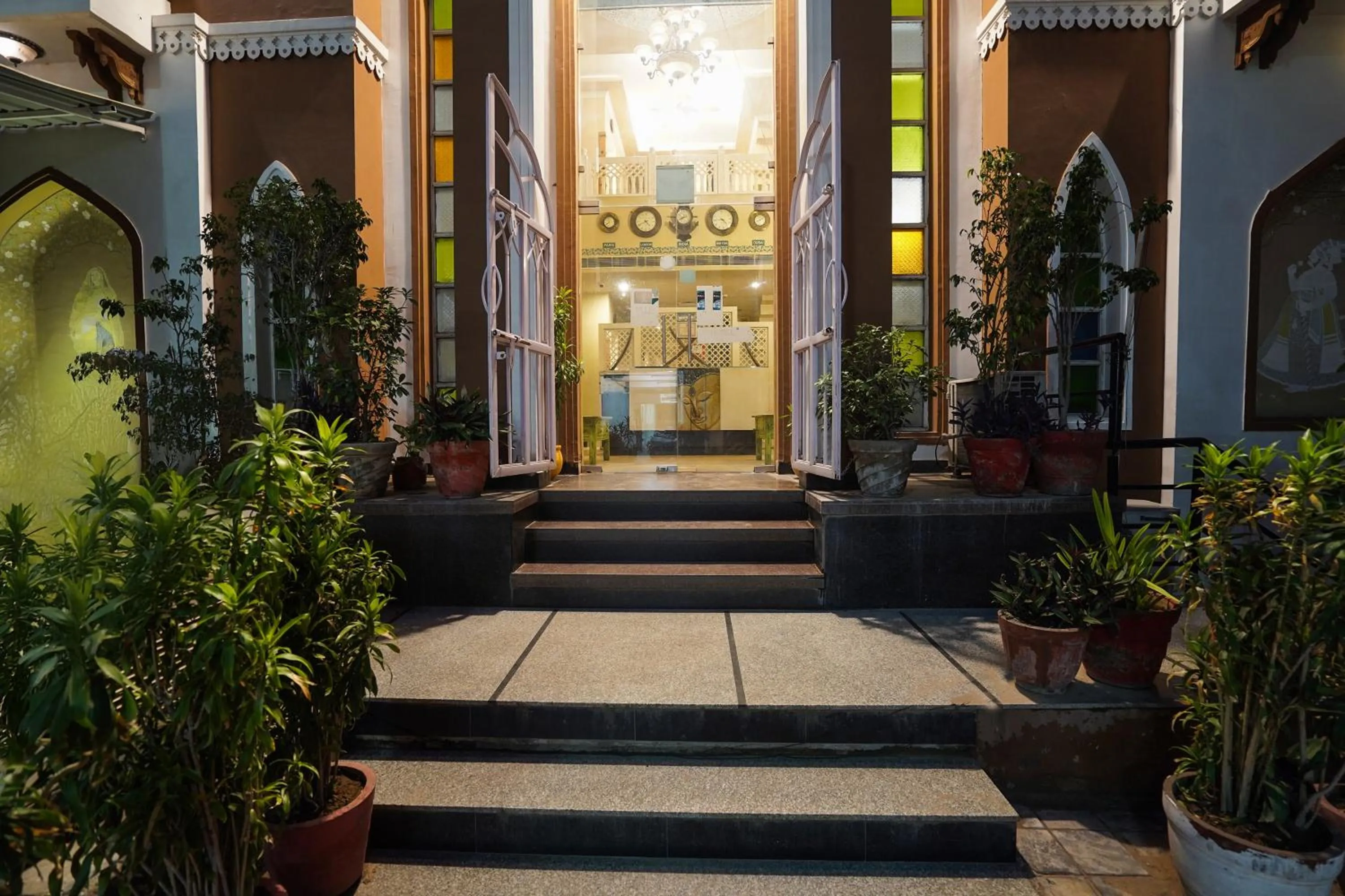 Facade/entrance in Super Townhouse Mansarovar Near Metro Station Formerly Dev Villas
