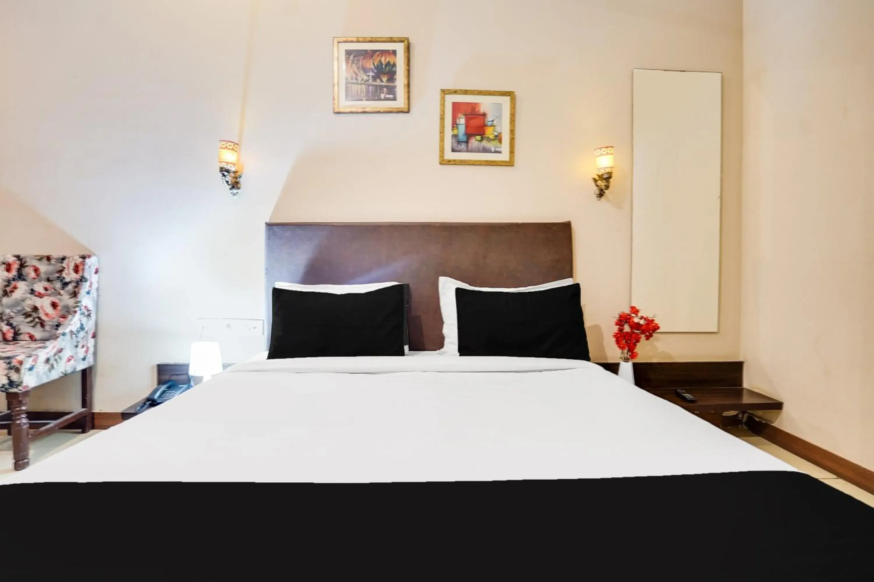 Bedroom, Bed in Super Townhouse Mansarovar Near Metro Station Formerly Dev Villas Bedroom, Bed in Super Townhouse Mansarovar Near Metro Station Formerly Dev Villas