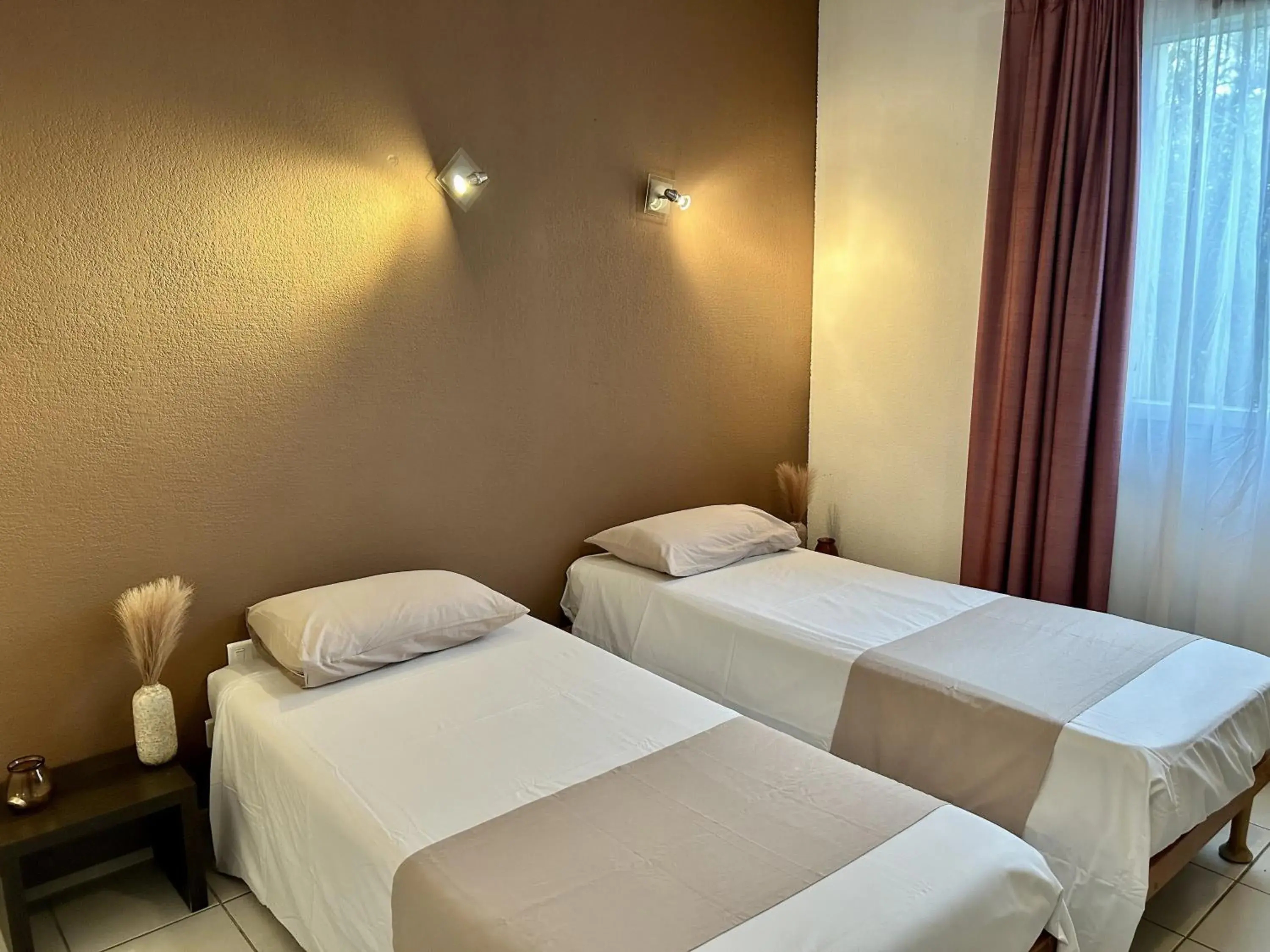 Twin Room in Hôtel Restaurant Les Jasses de Camargue Twin Room in Hôtel Restaurant Les Jasses de Camargue