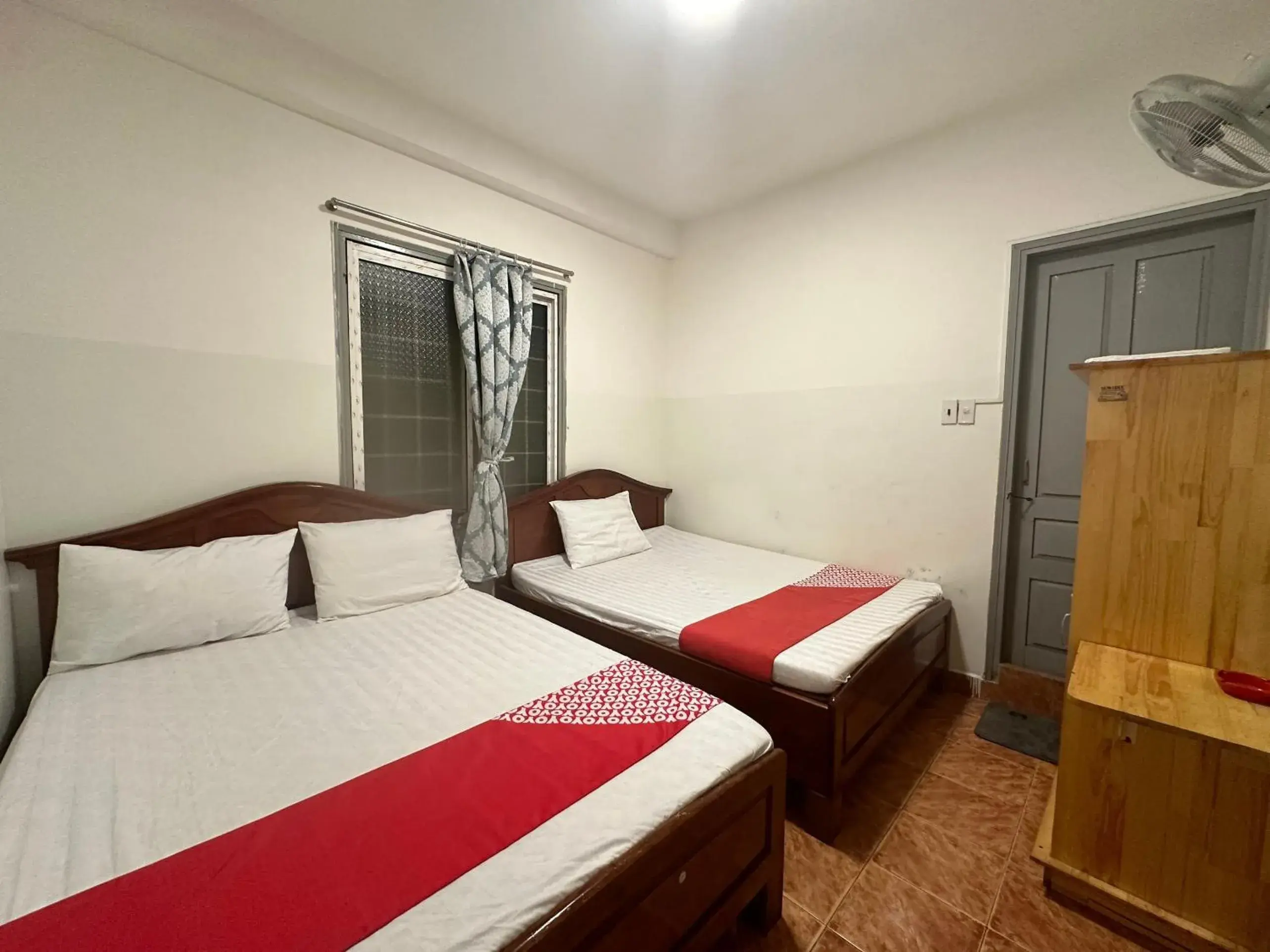 Bedroom, Bed in OYO 1233 Yen Quyen Hotel Bedroom, Bed in OYO 1233 Yen Quyen Hotel