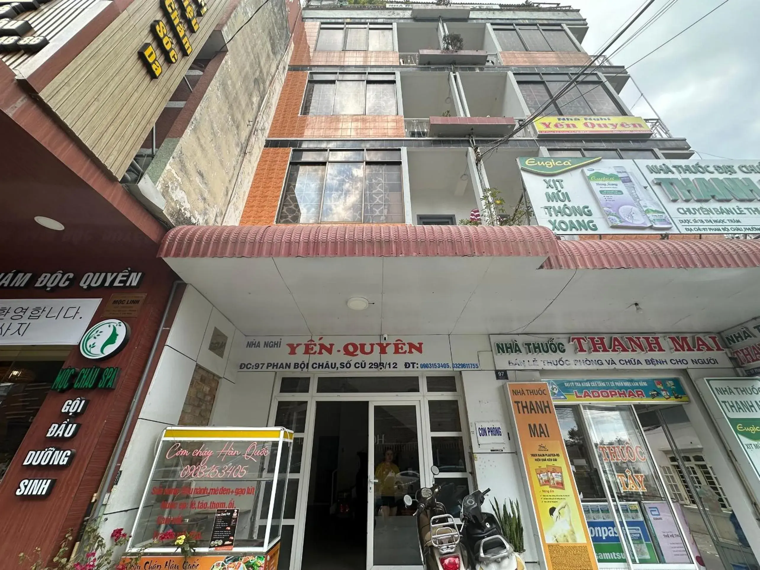 Facade/entrance in OYO 1233 Yen Quyen Hotel Facade/entrance in OYO 1233 Yen Quyen Hotel