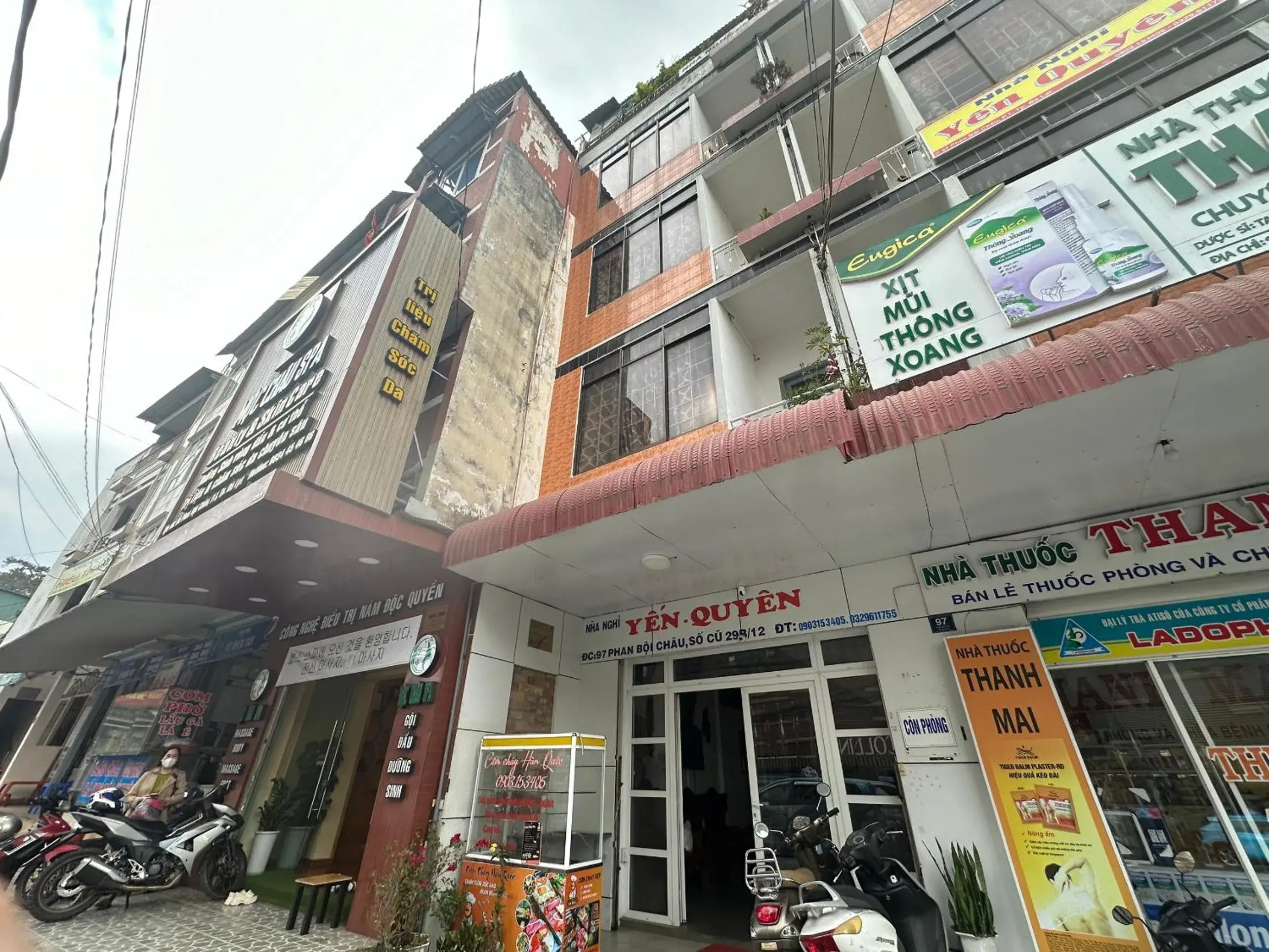 Facade/entrance in OYO 1233 Yen Quyen Hotel Facade/entrance in OYO 1233 Yen Quyen Hotel