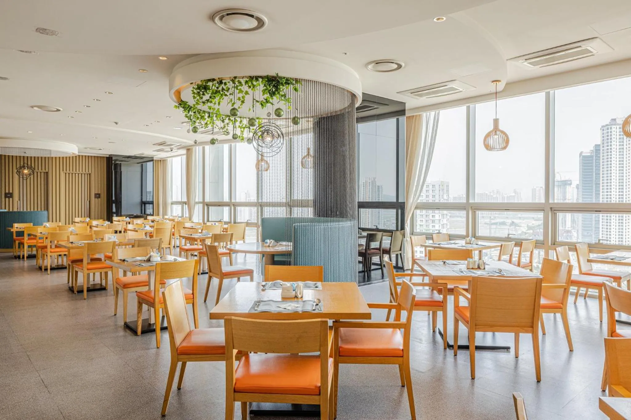Restaurant/places to eat in Holiday Inn Incheon Songdo by IHG
