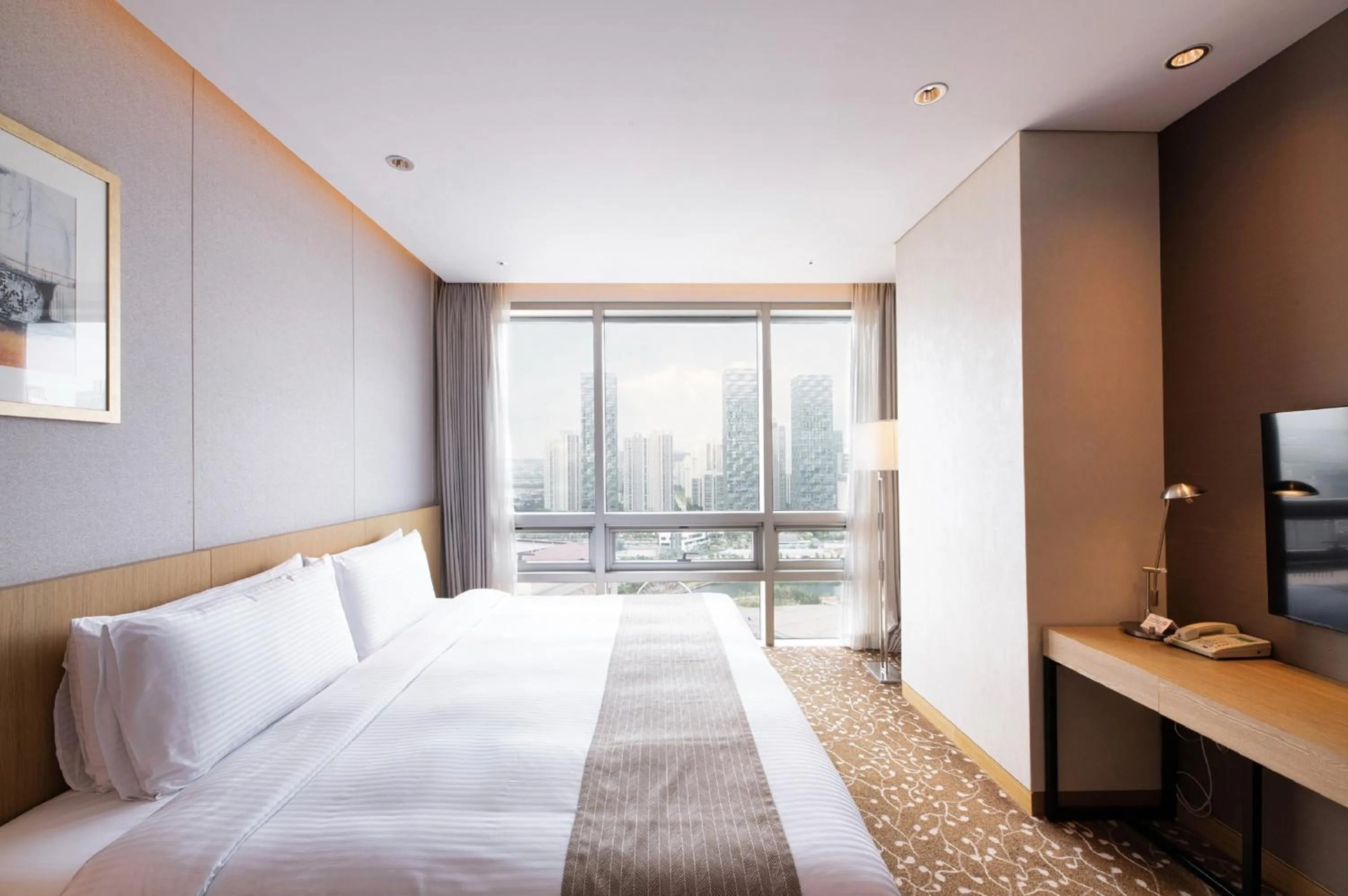 Photo of the whole room, Bed in Holiday Inn Incheon Songdo by IHG