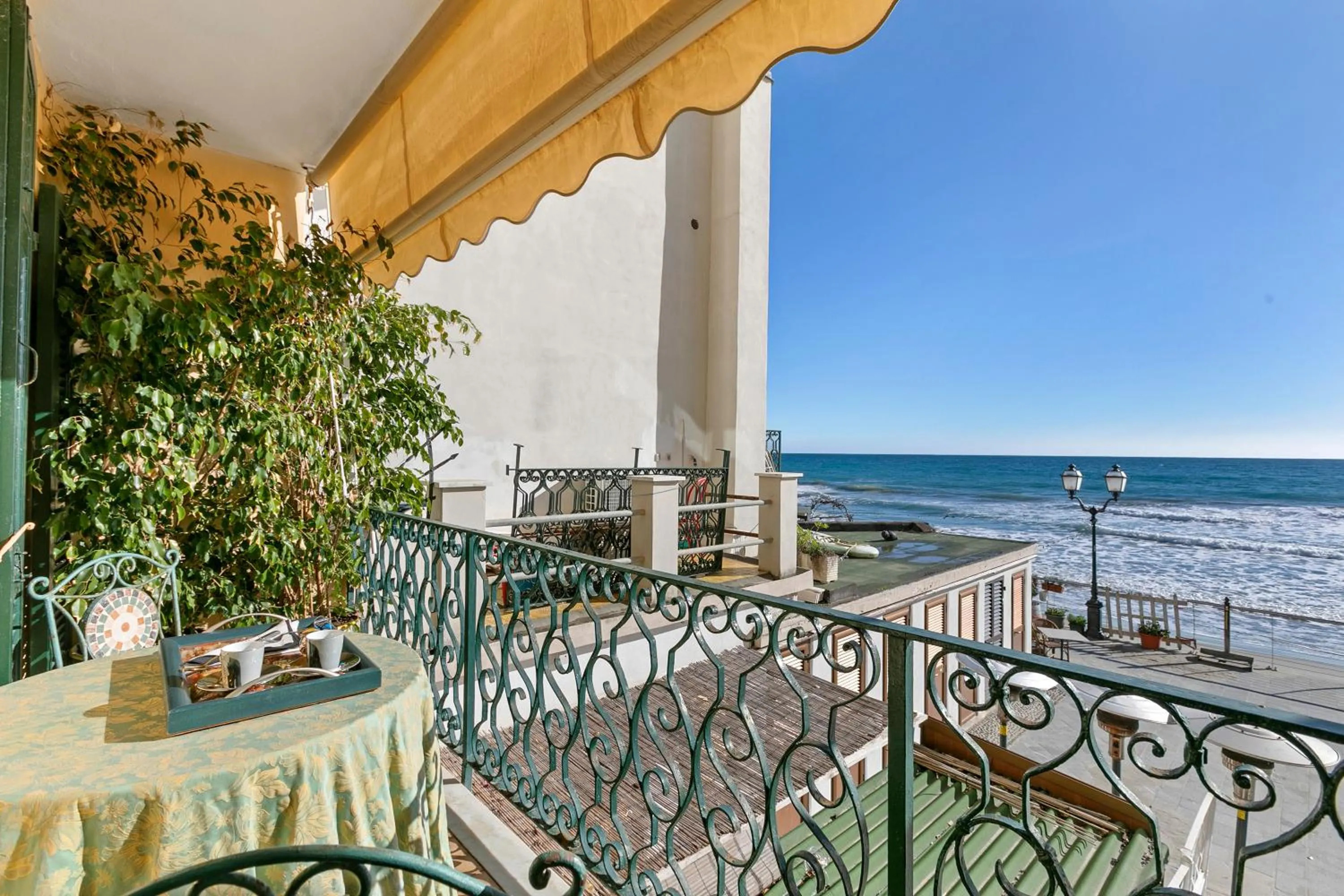 Balcony/Terrace in B&B Da Giueli Rooms On The Seafront