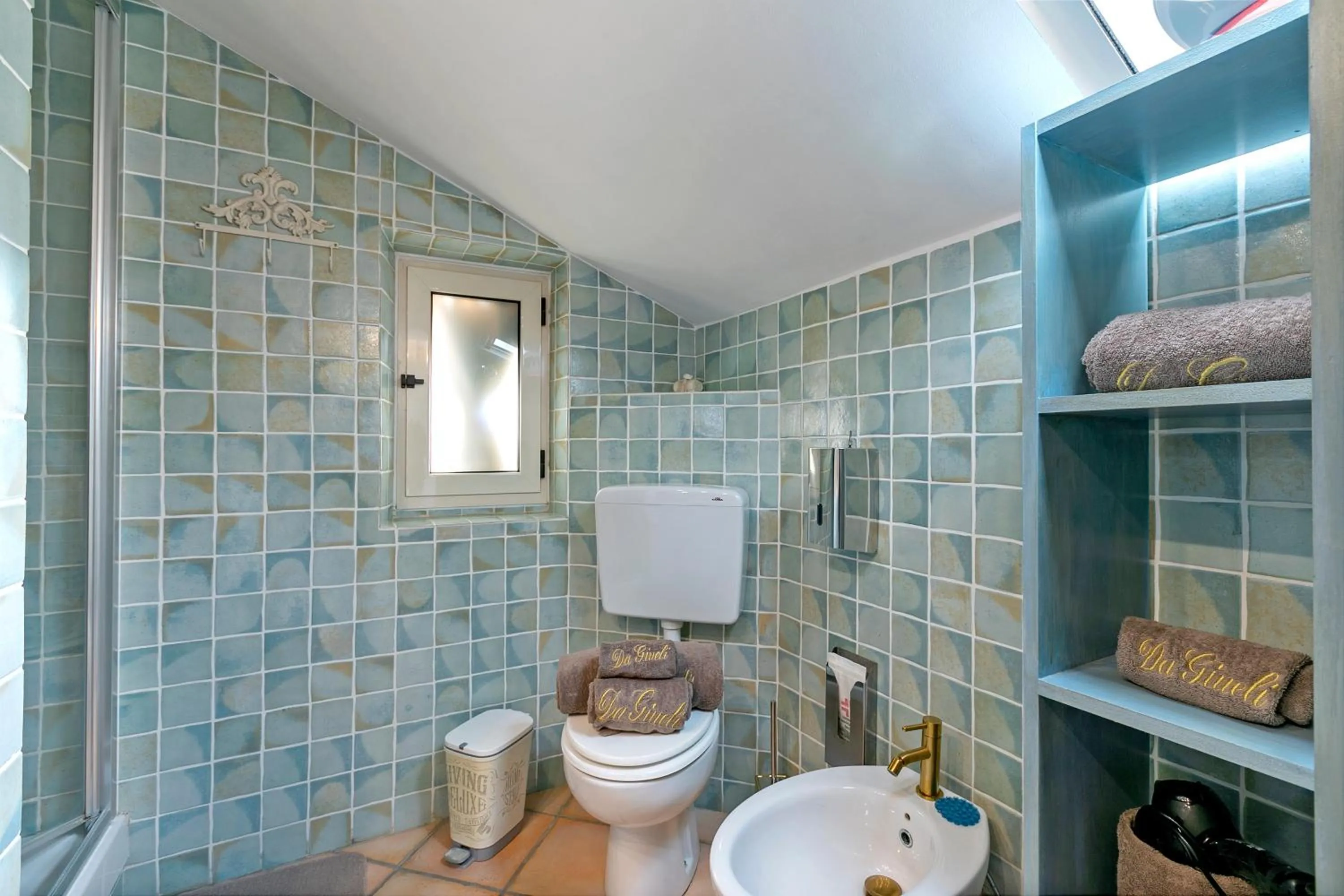 Bathroom in B&B Da Giueli Rooms On The Seafront