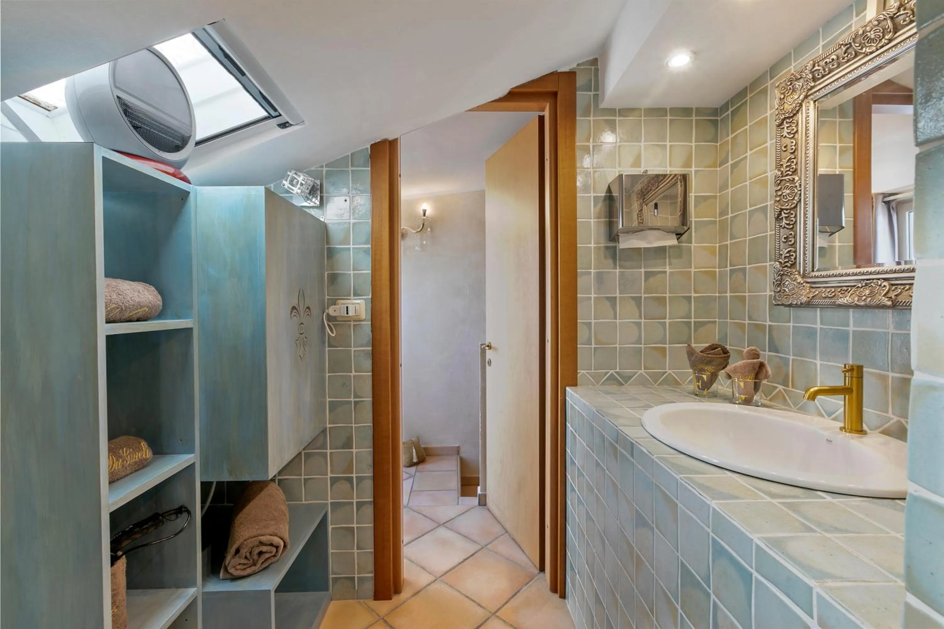 Bathroom in B&B Da Giueli Rooms On The Seafront