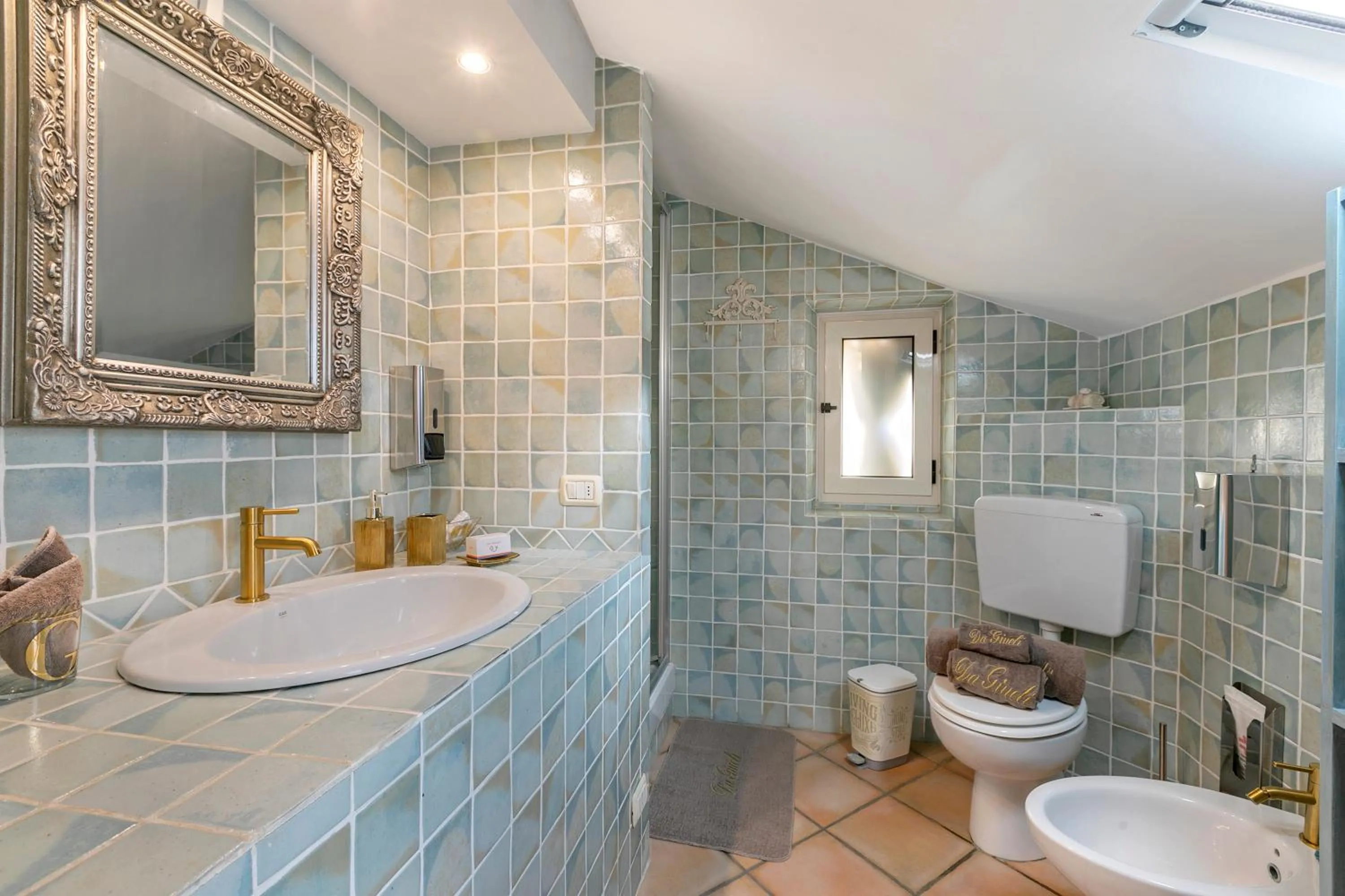 Toilet in B&B Da Giueli Rooms On The Seafront