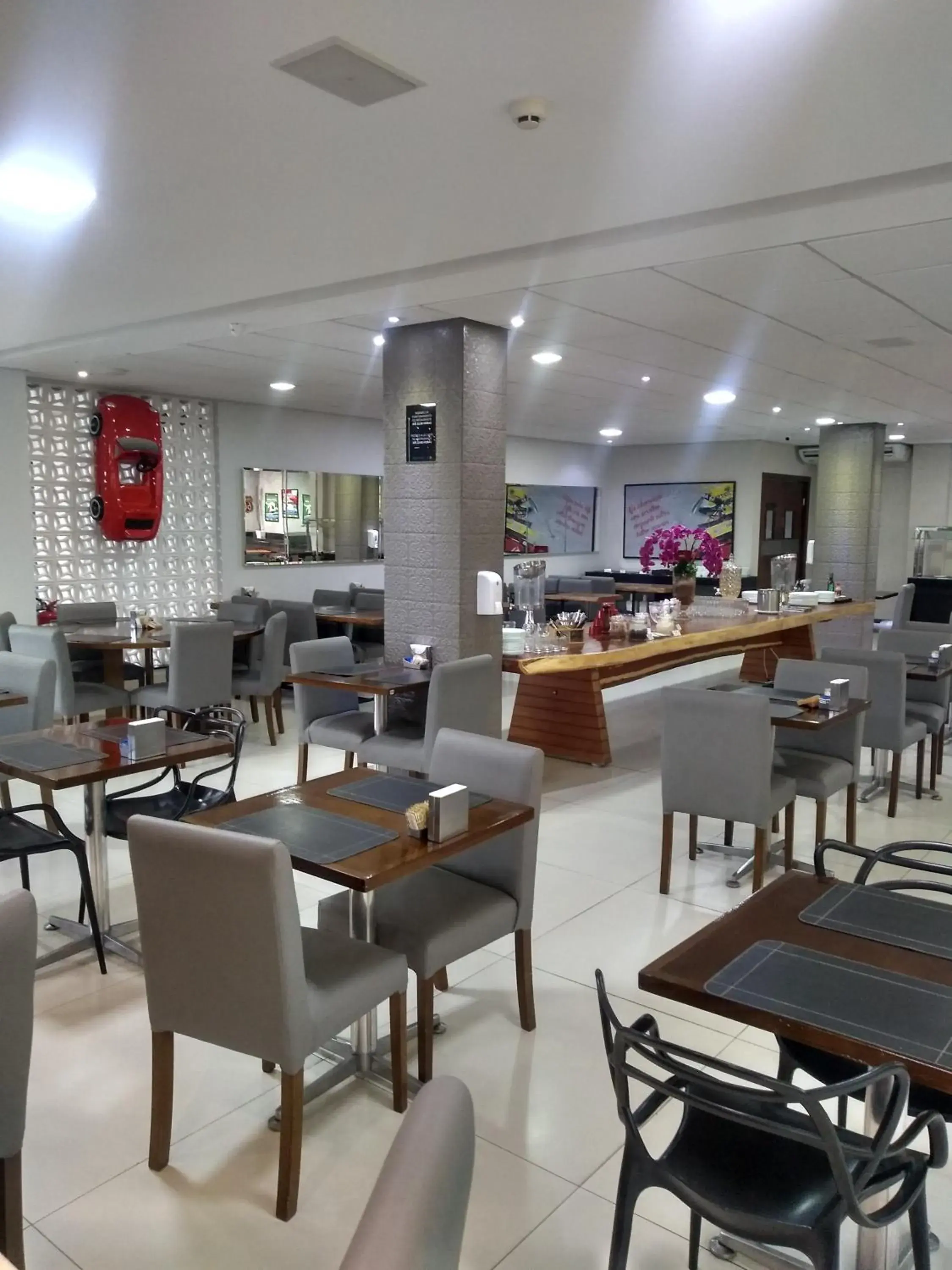 Restaurant/places to eat in AlphaPark Hotel Restaurant/places to eat in AlphaPark Hotel