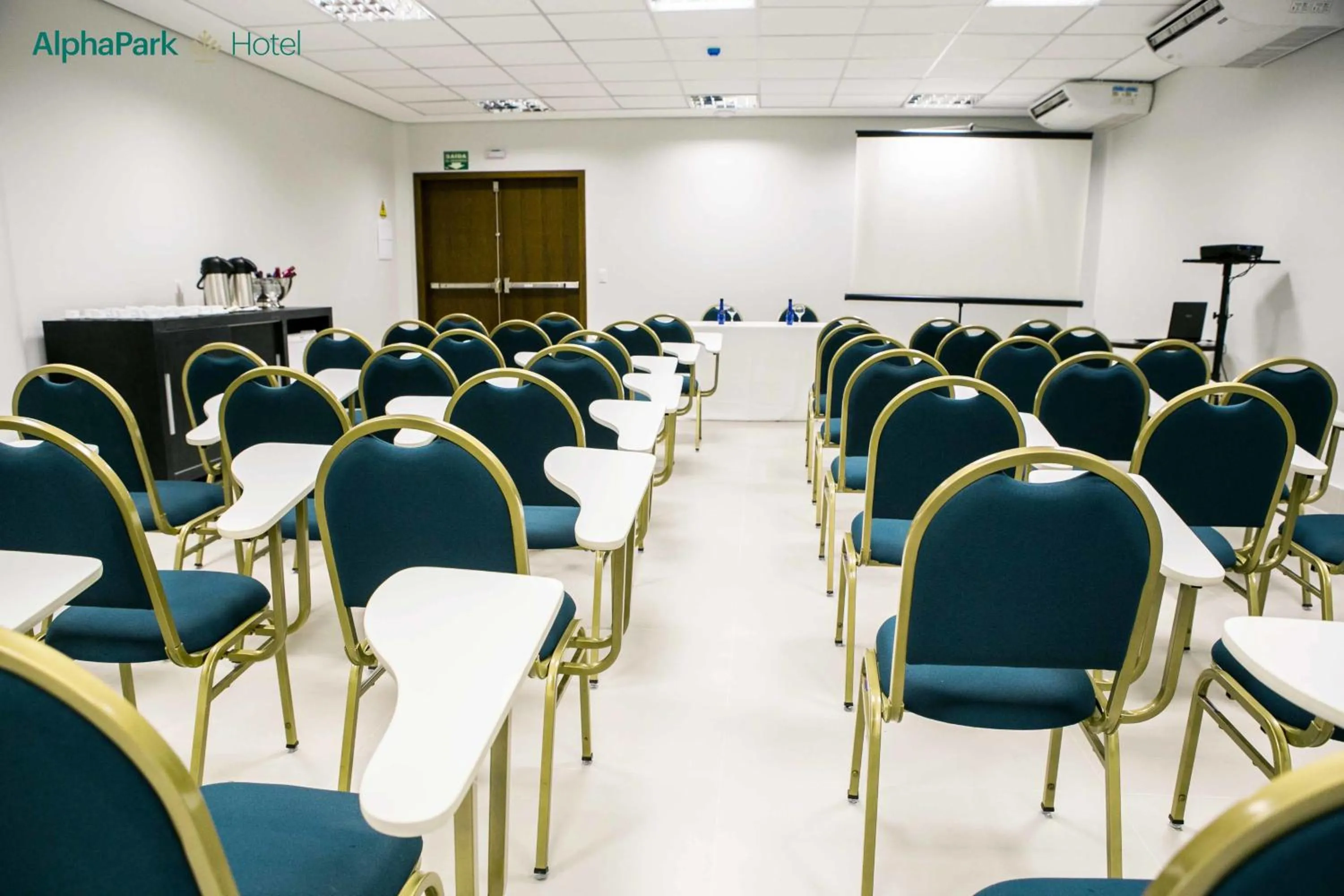 Business facilities in AlphaPark Hotel