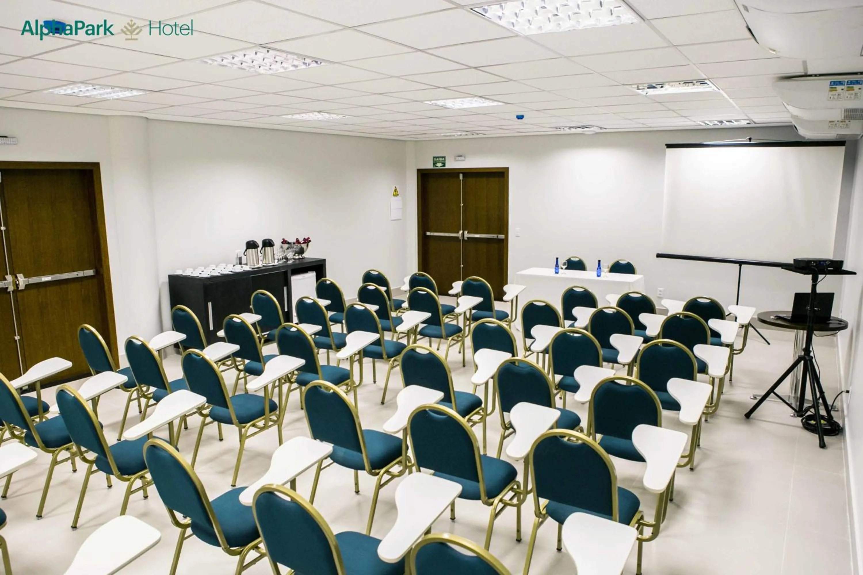 Business facilities in AlphaPark Hotel