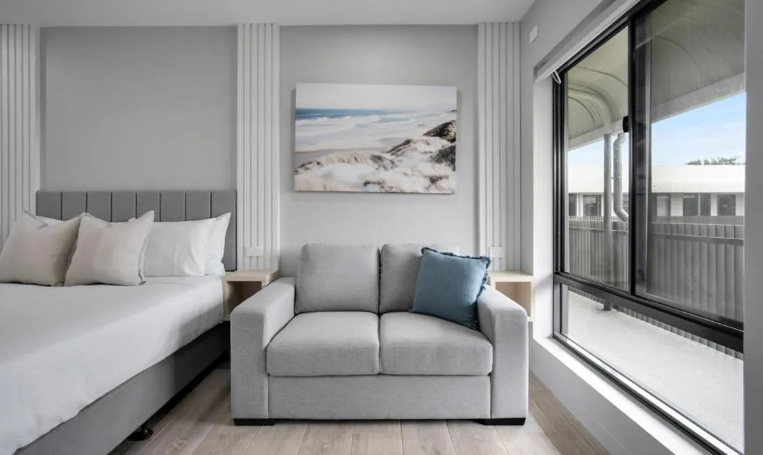 Seating area, Bed in Belmoral Corporate Suites