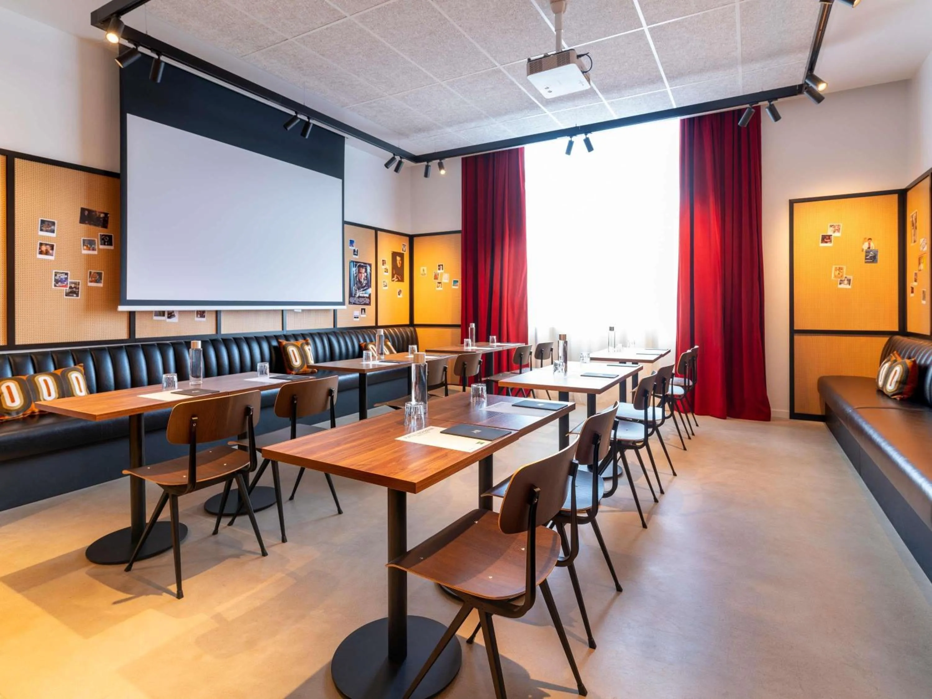 Meeting/conference room in ibis Styles Paris Villejuif