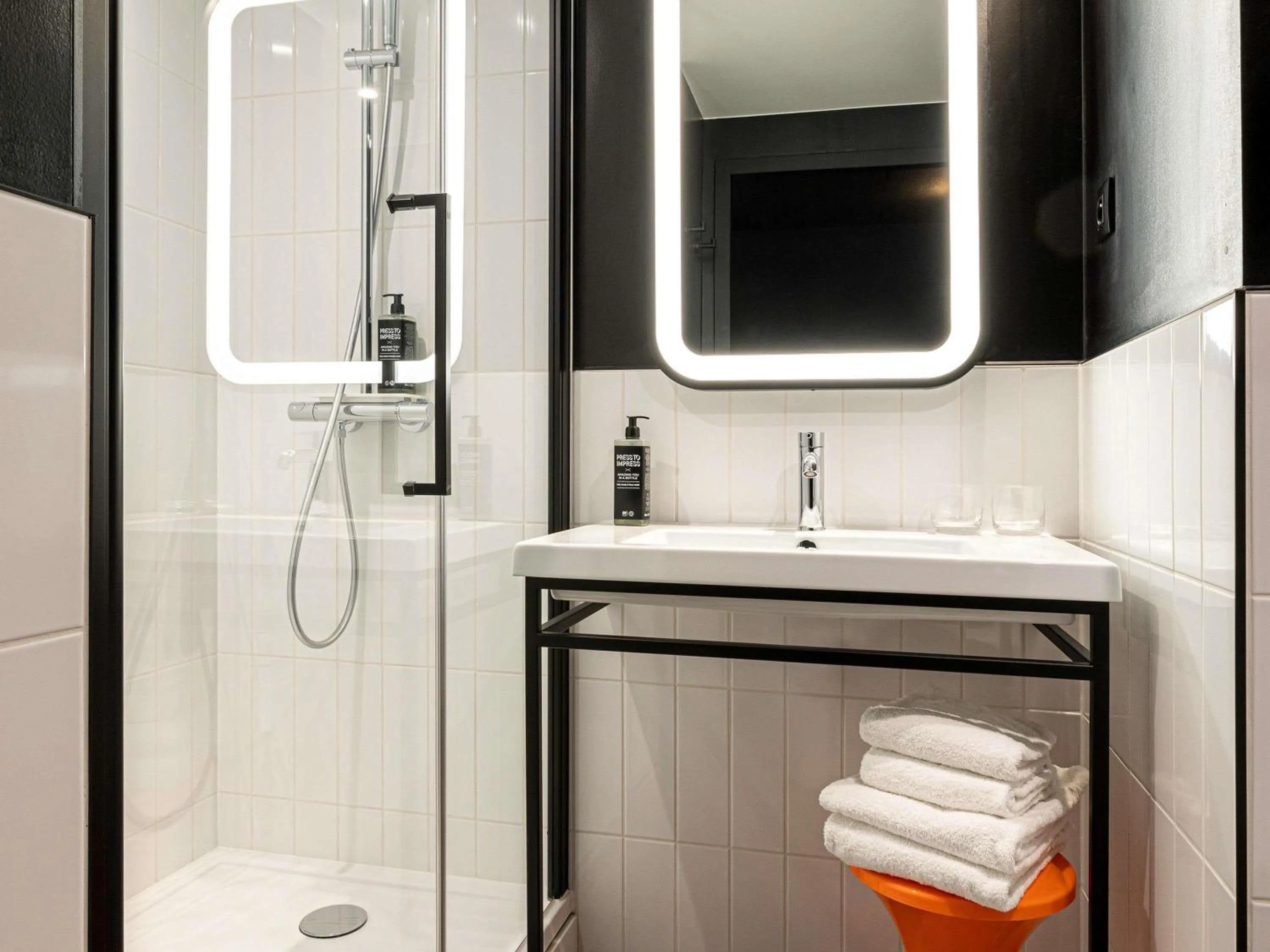 Bedroom in ibis Styles Paris Villejuif