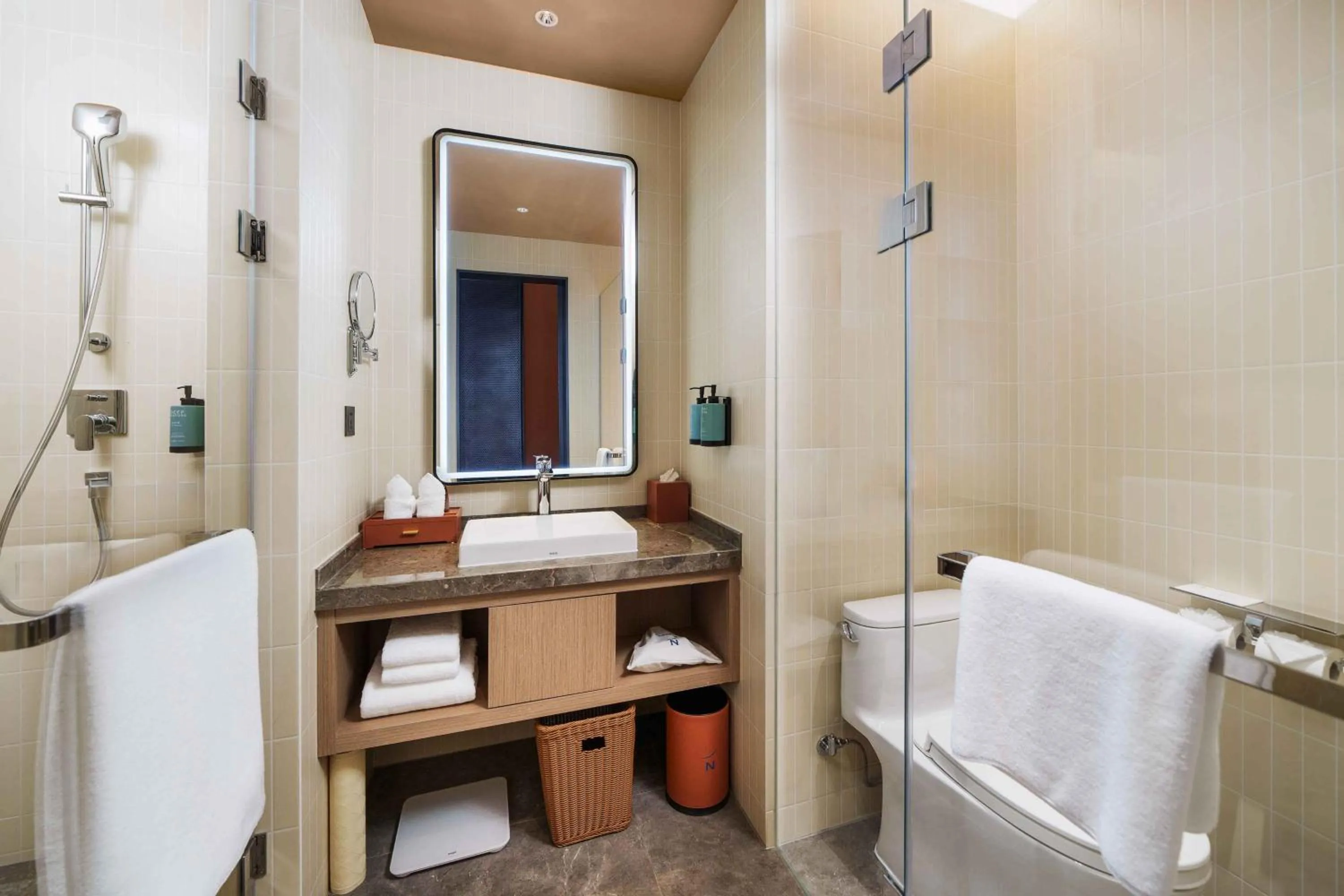 Shower in Novotel Nanjing Airport