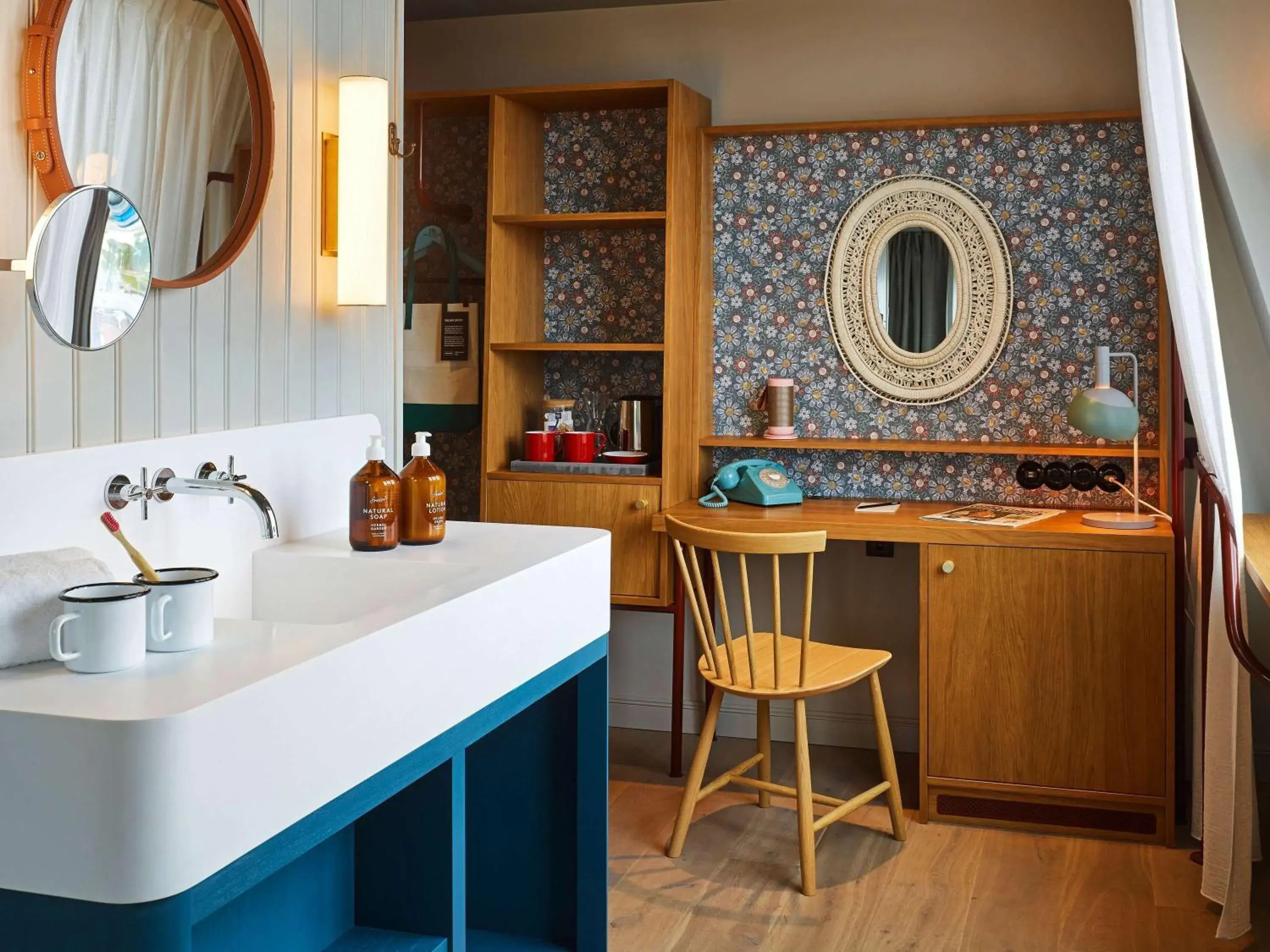 Extra Large in 25hours Hotel Paper Island Extra Large in 25hours Hotel Paper Island